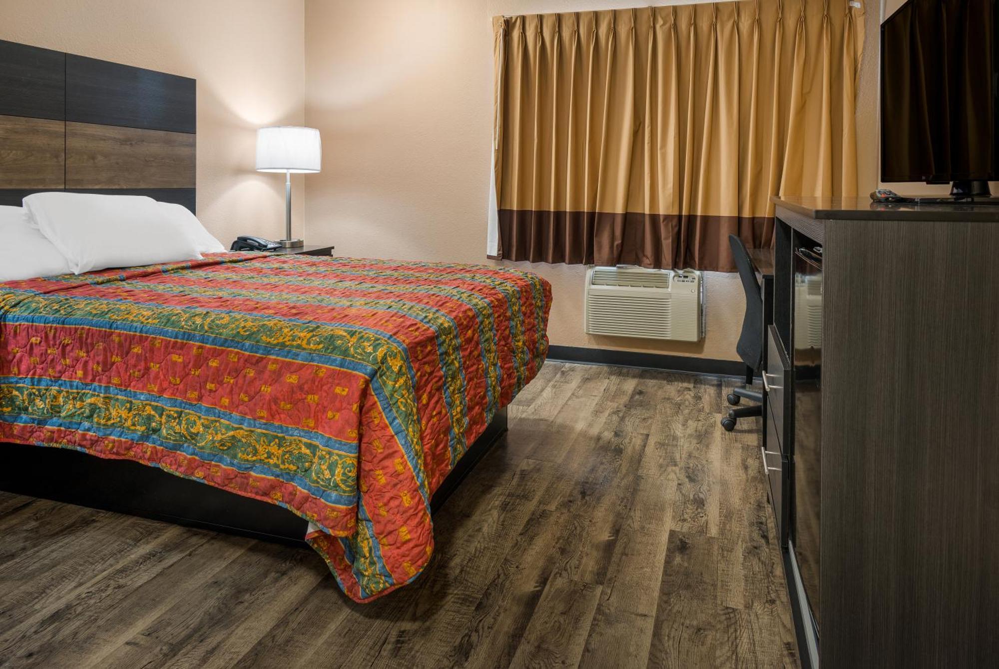 Knights East Airport Motel