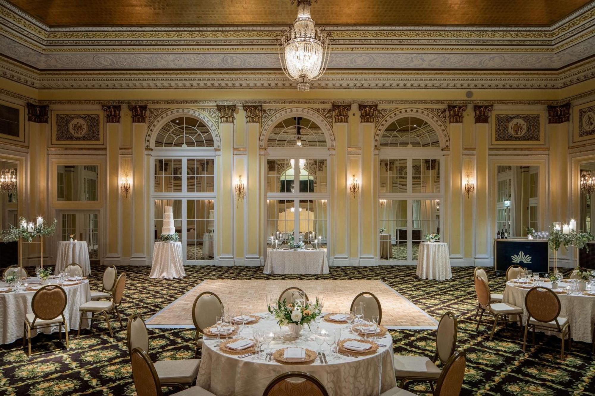 Amway Grand Plaza Hotel, Curio Collection By Hilton 4*
