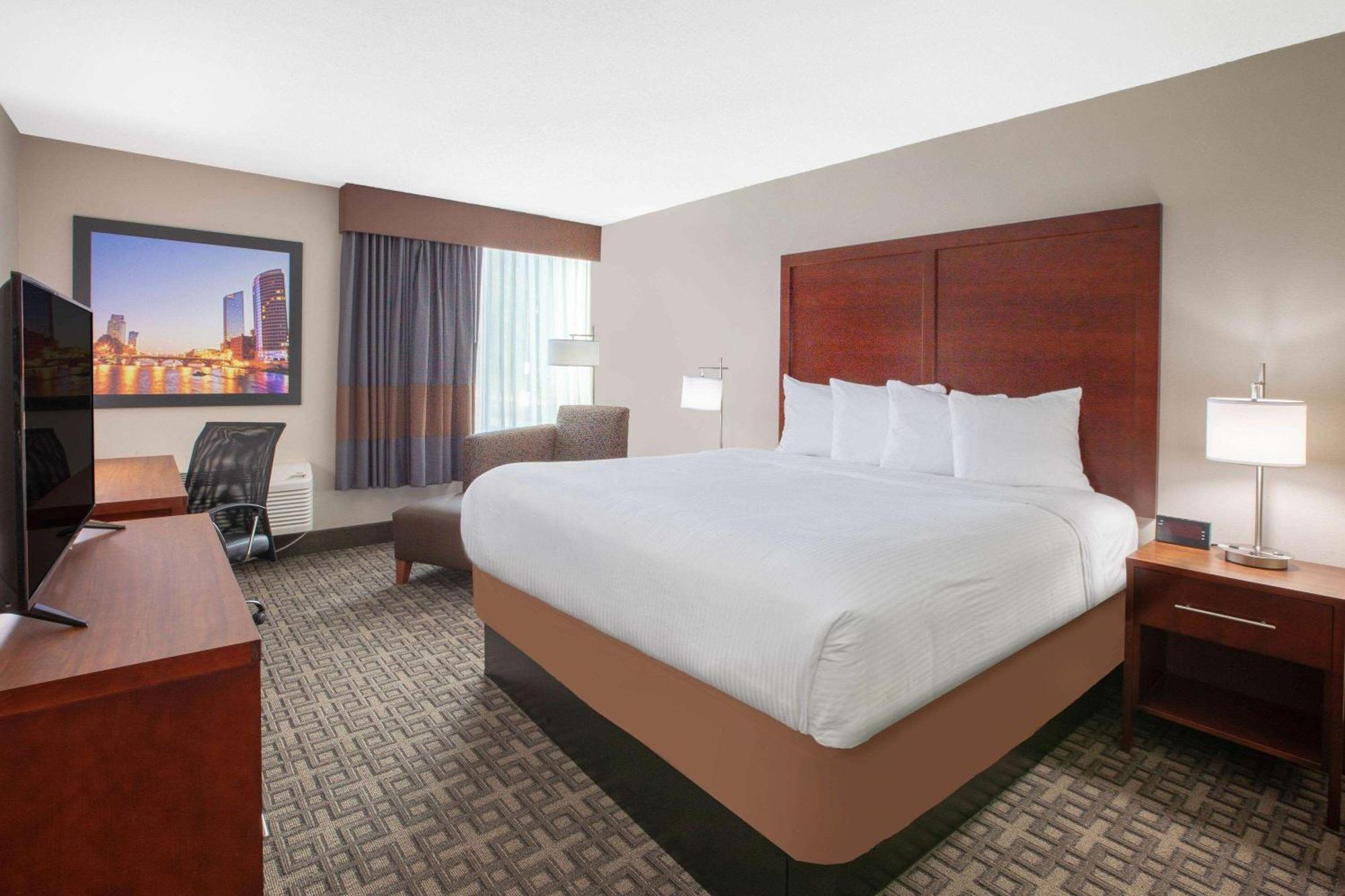 Hotel Baymont By Wyndham Near Downtown 2*