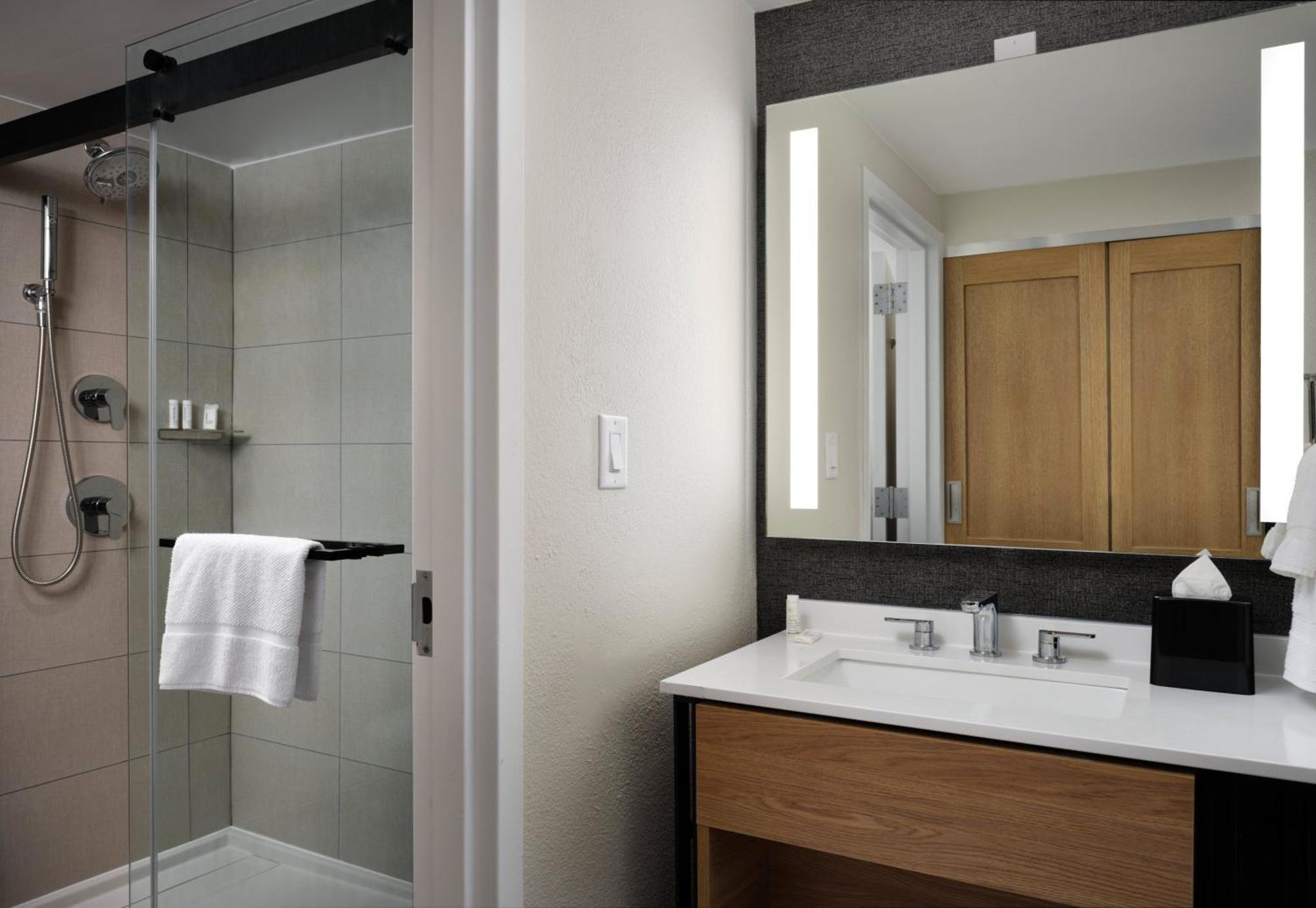 Sheraton Airport 4*