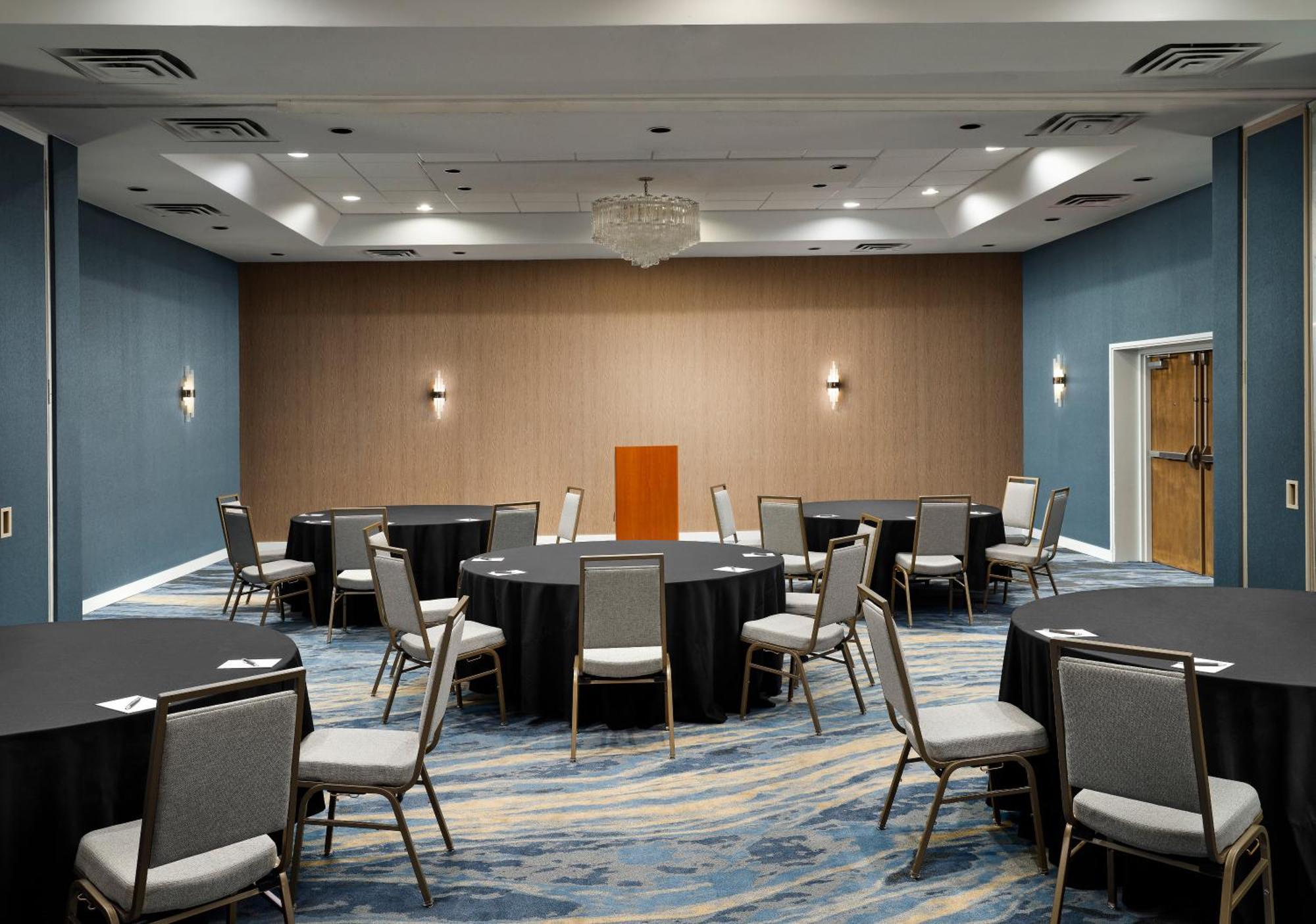 Sheraton Airport 4*