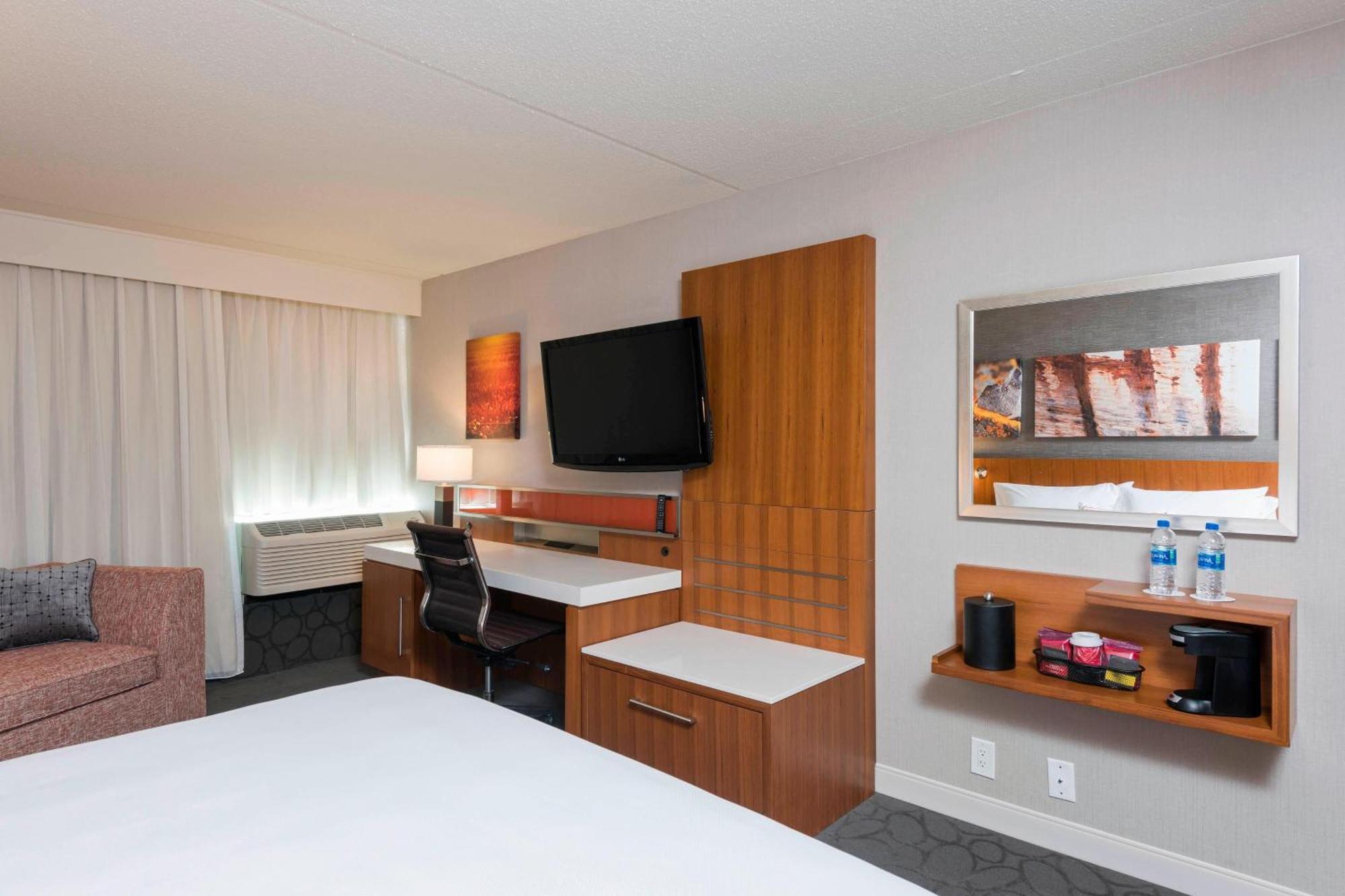 Sonesta Airport Hotel Grand Rapids