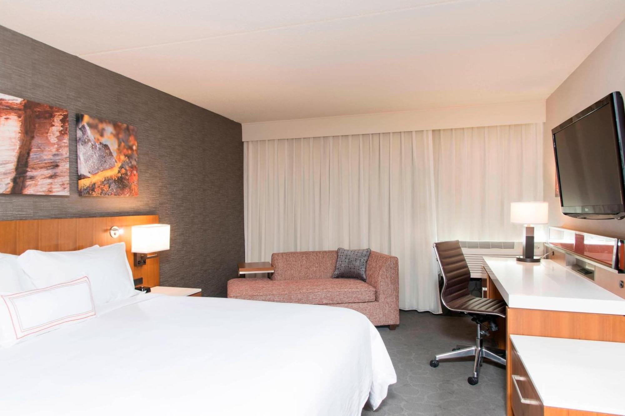 Sonesta Airport Hotel 3*
