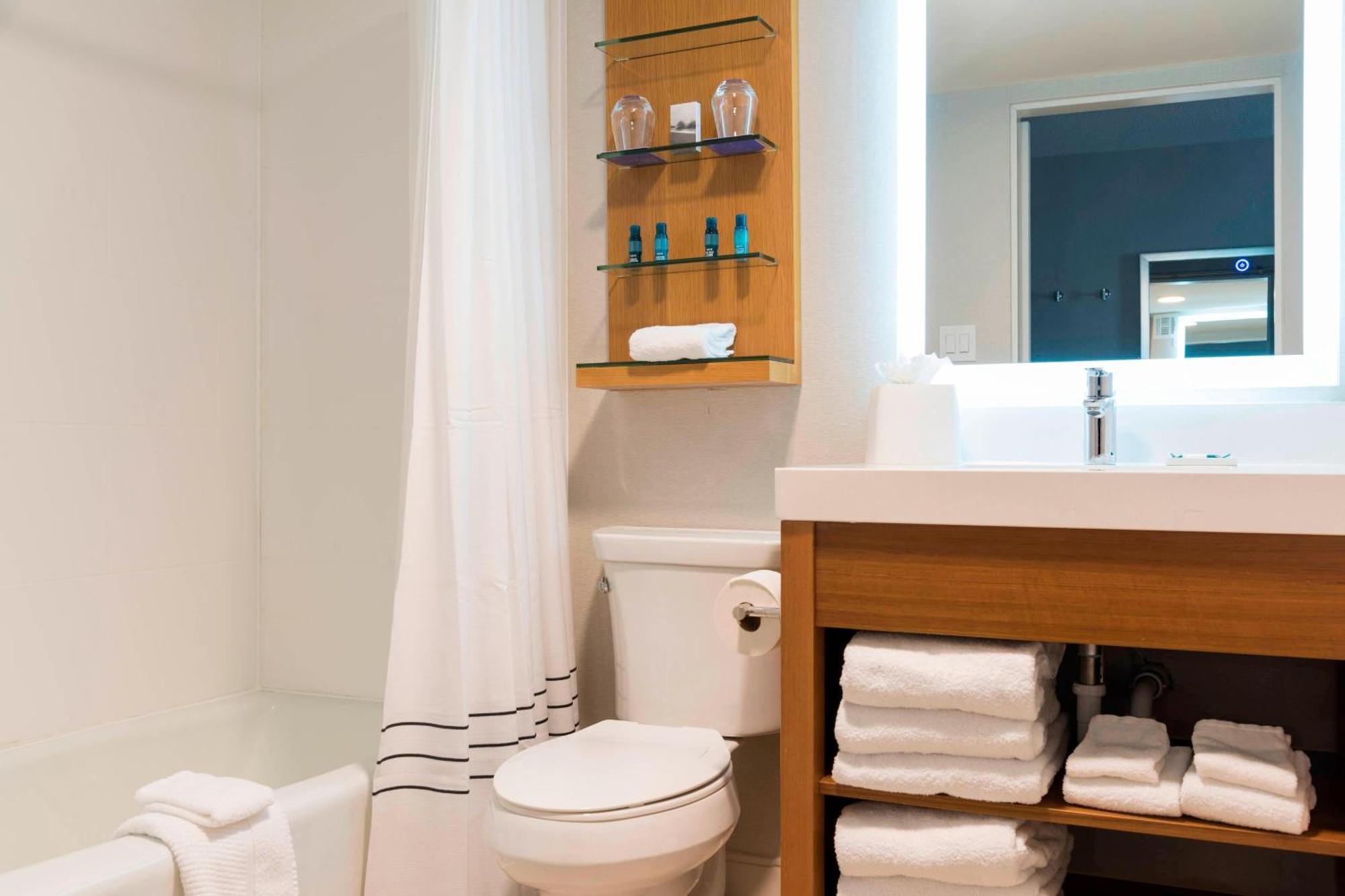 Hotel Sonesta Airport Grand Rapids
