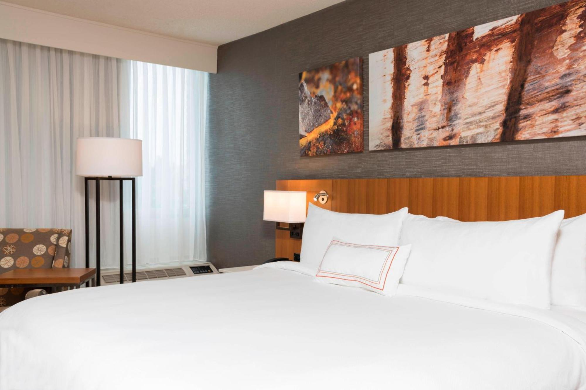 Sonesta Airport Hotel 3*
