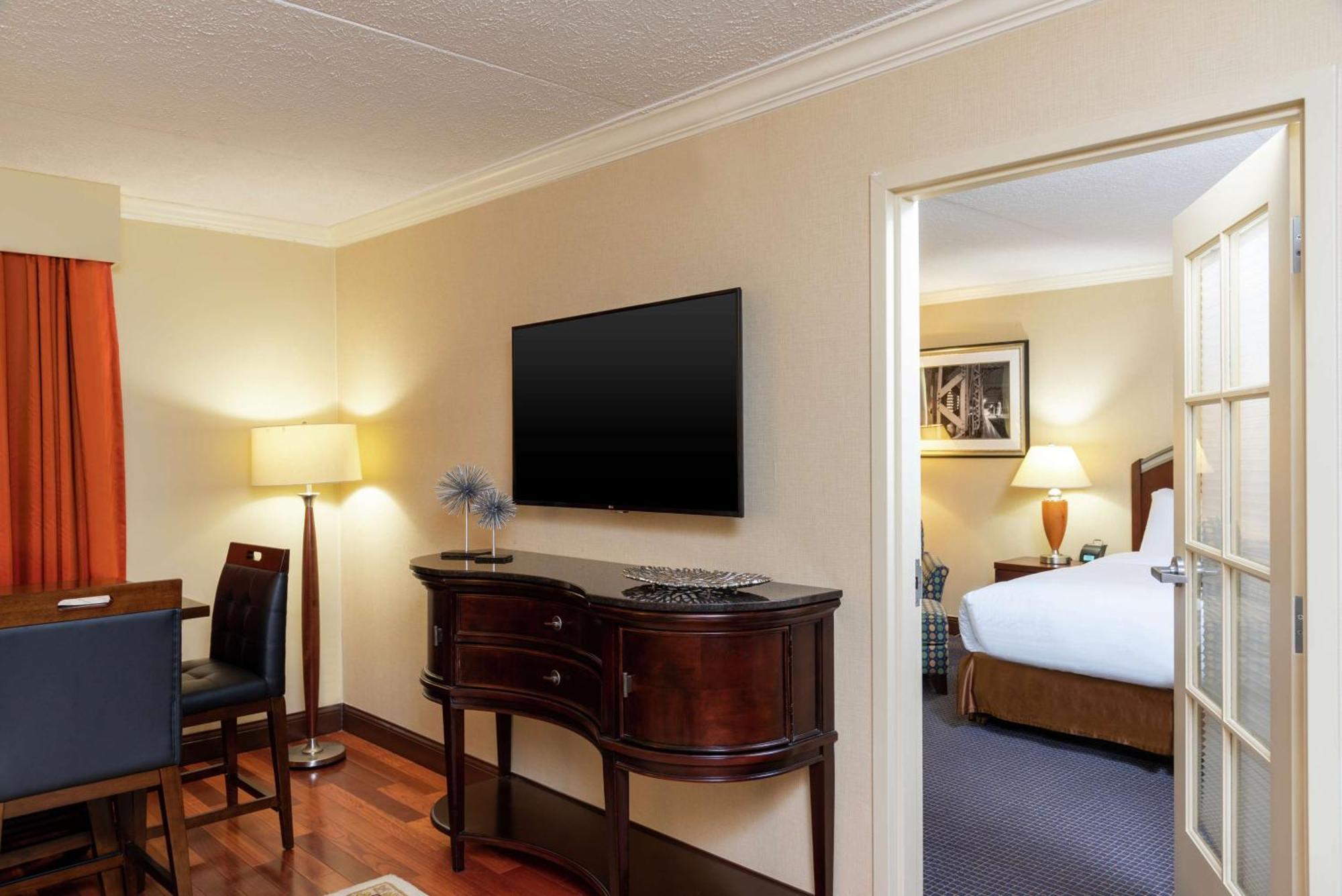 Doubletree By Hilton Airport 4*
