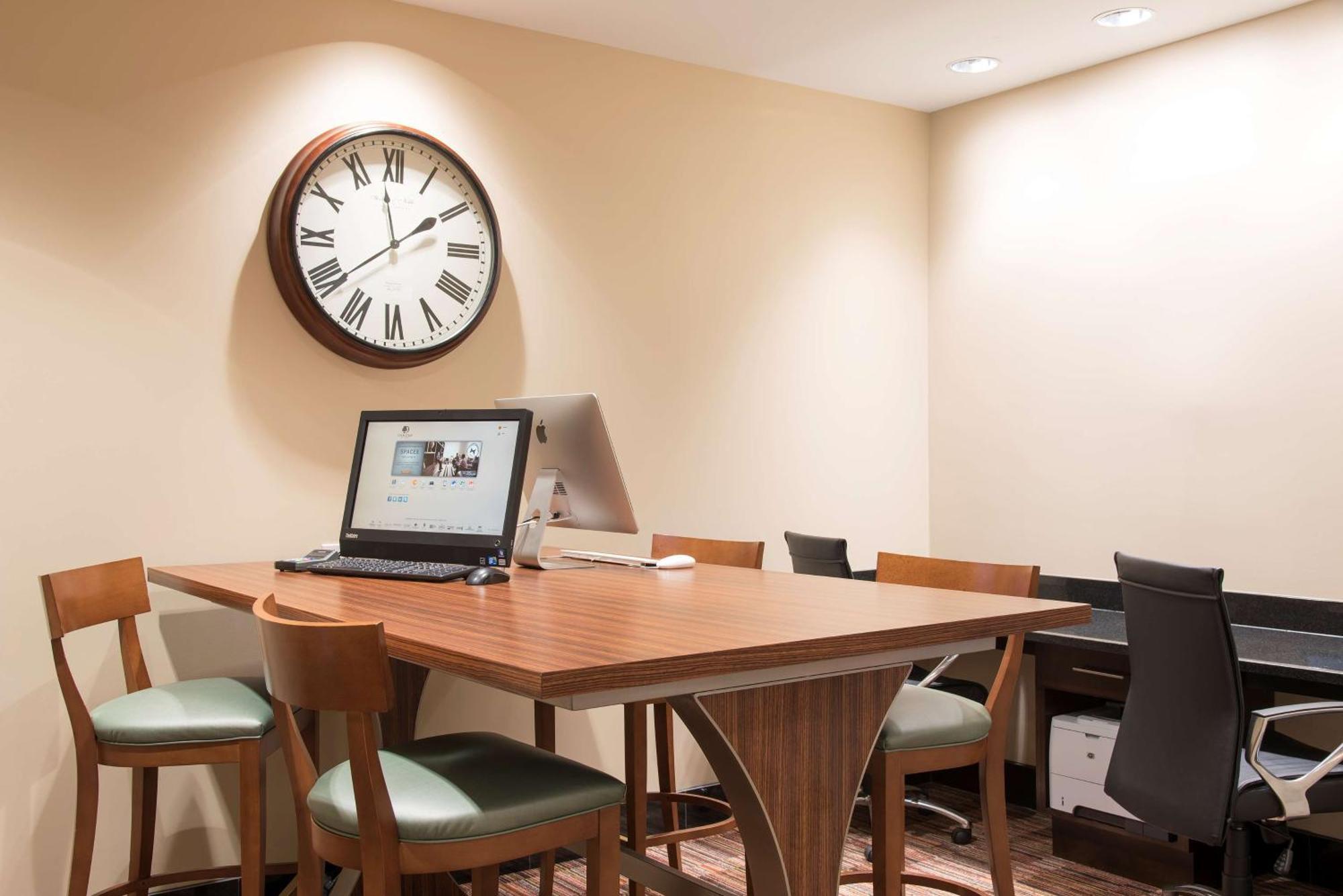Doubletree By Hilton Airport Hotel Grand Rapids