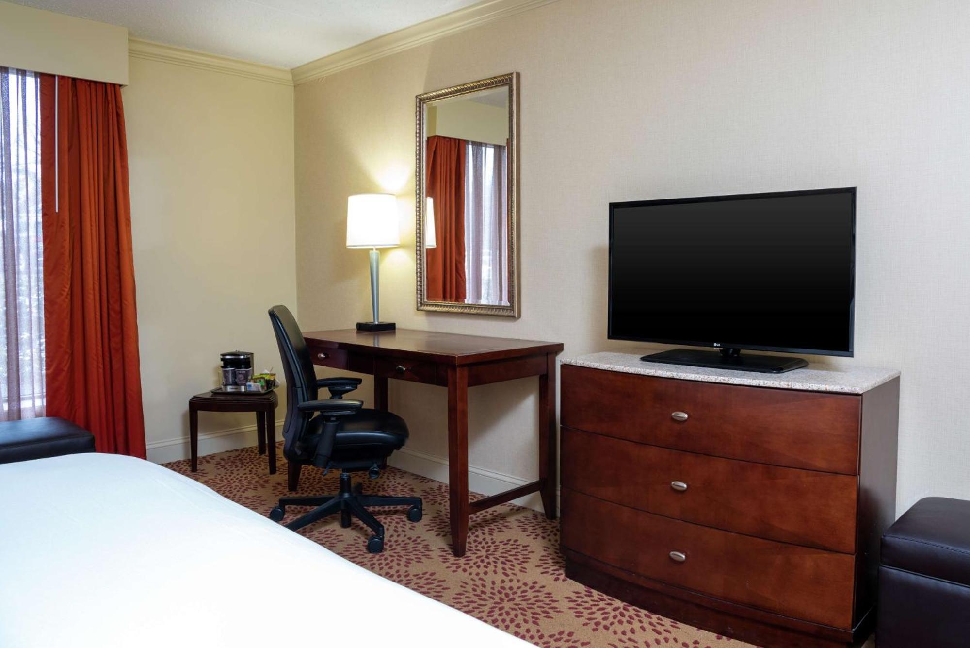 Doubletree By Hilton Airport 4*