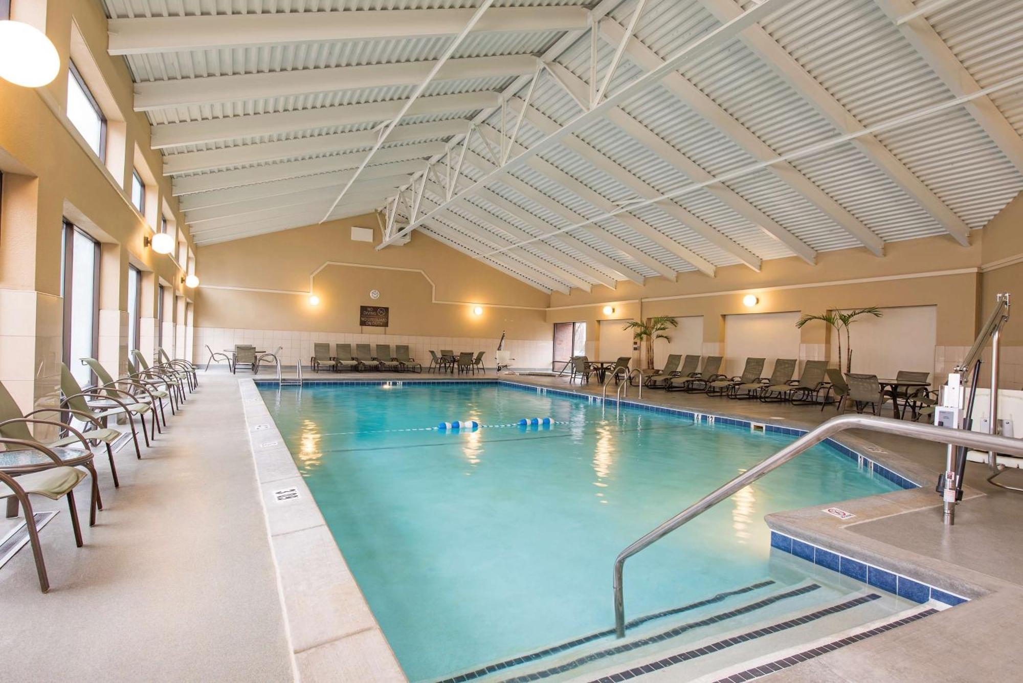 Hotel Doubletree By Hilton Airport Grand Rapids