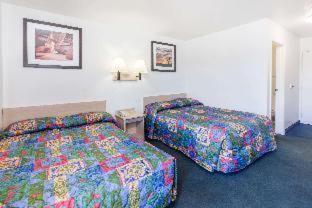 Knights East Airport Motel