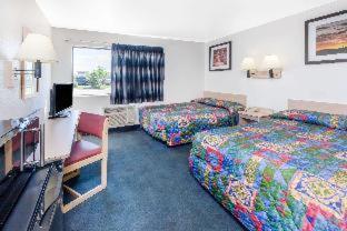 Knights East Airport Motel