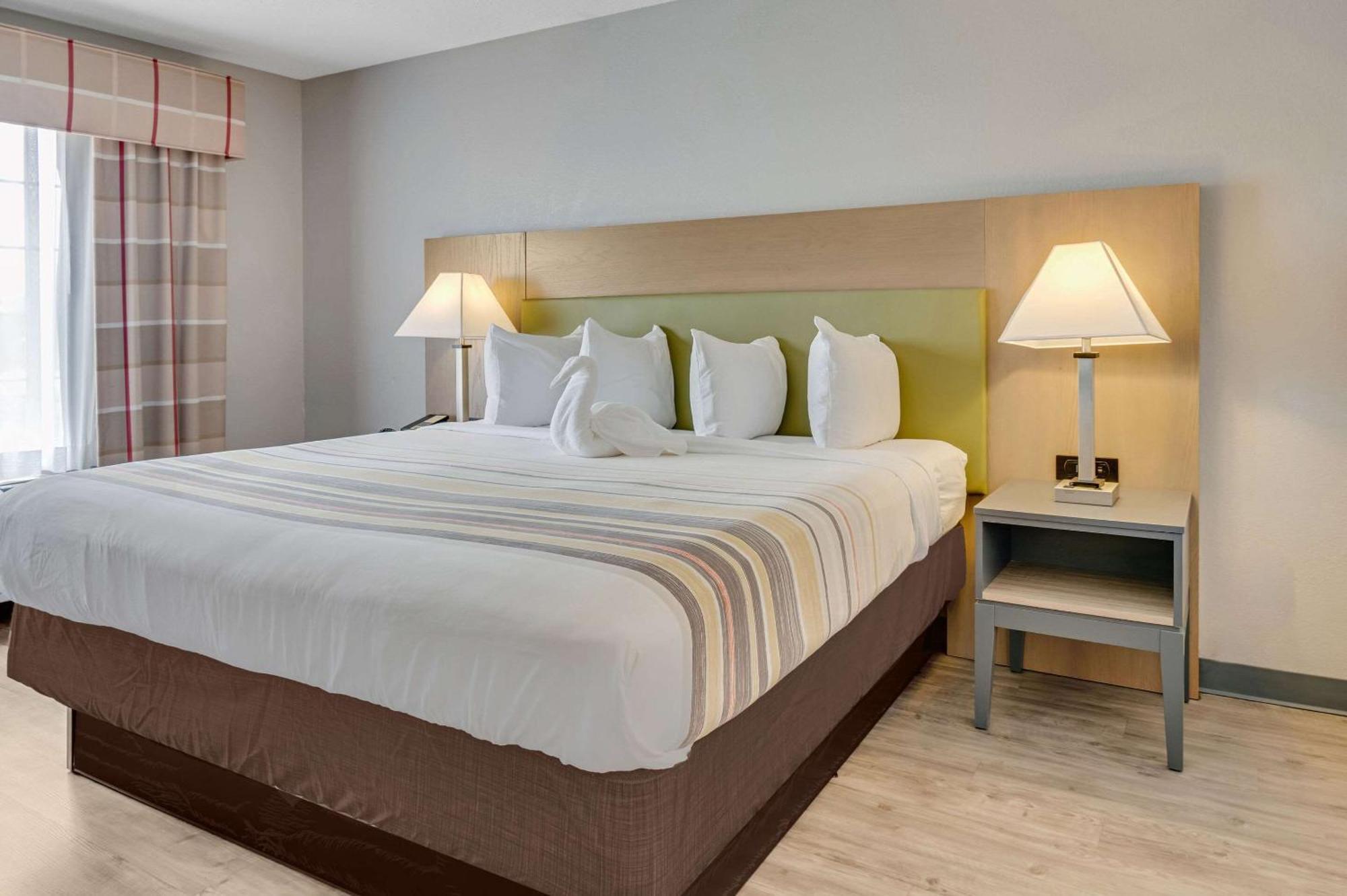Country & By Radisson, Airport, Mi Grand Rapids