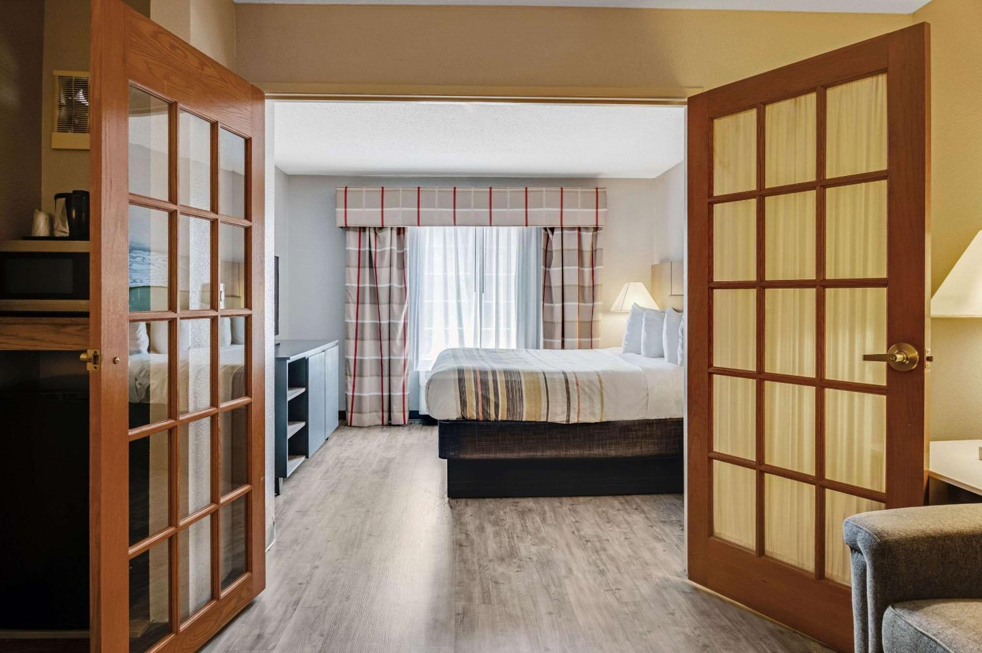 Hotel Country & By Radisson, Airport, Mi