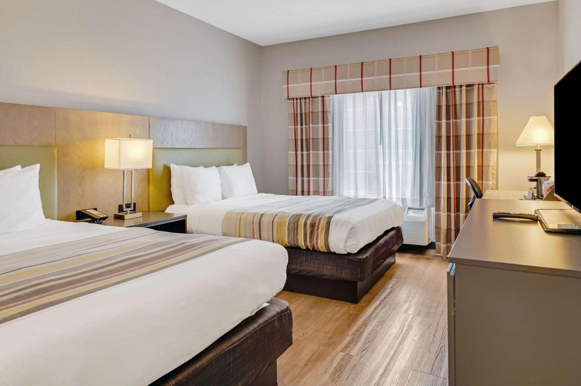 Country & By Radisson, Airport, Mi Hotel Grand Rapids
