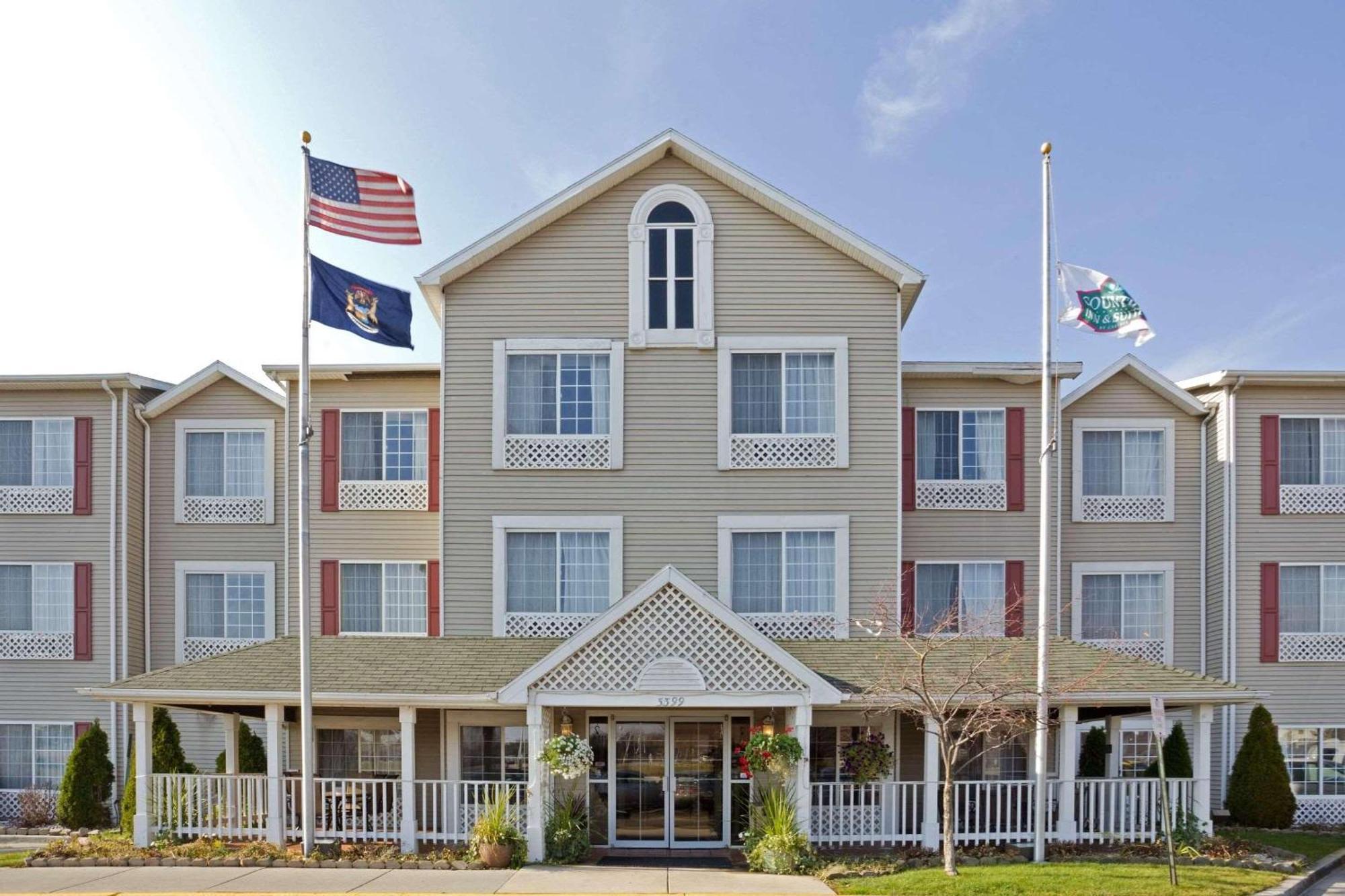 Country & By Radisson, Airport, Mi Hotel