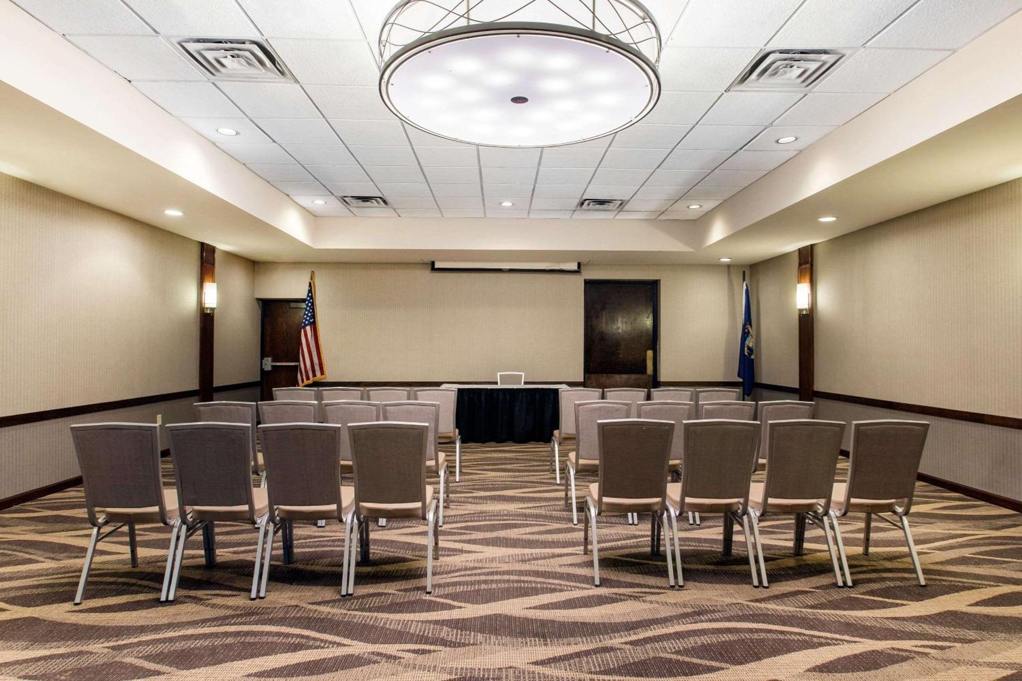 Hotel Radisson Riverfront 3*
