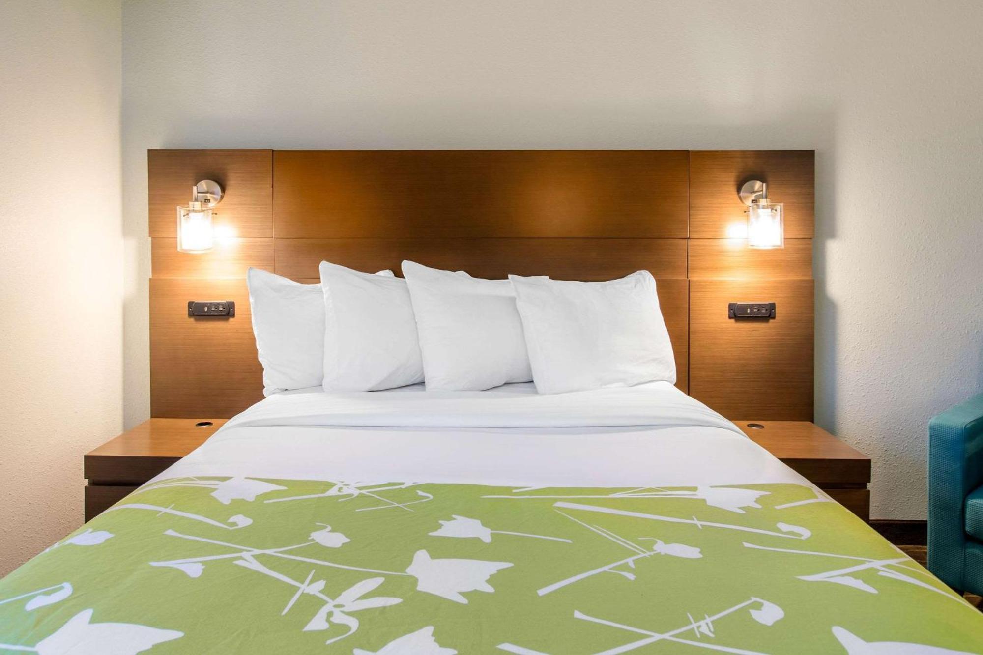 Radisson Riverfront 3*