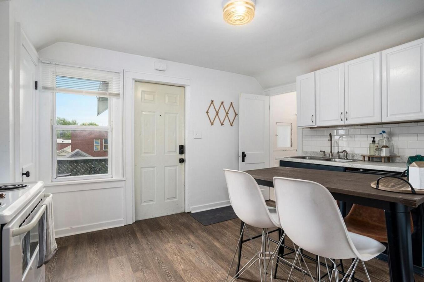 Contemporary Quarters - Modern Corporate Housing * Grand Rapids