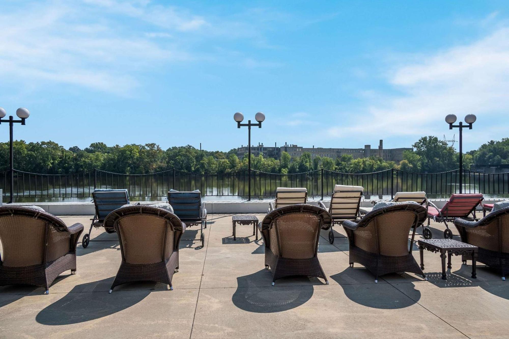 Radisson Riverfront