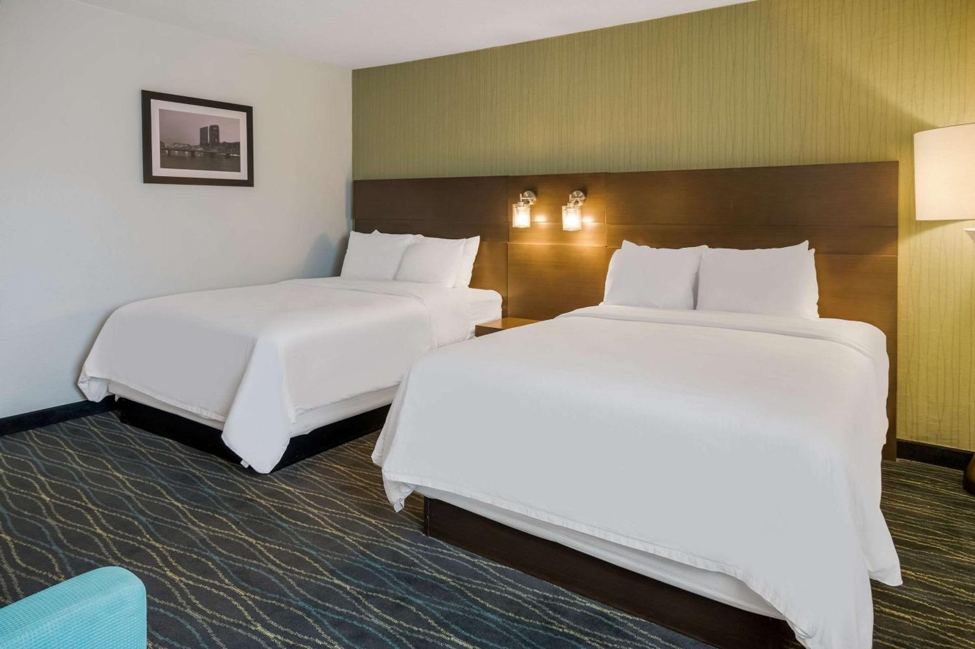 Radisson Riverfront Hotel 3*