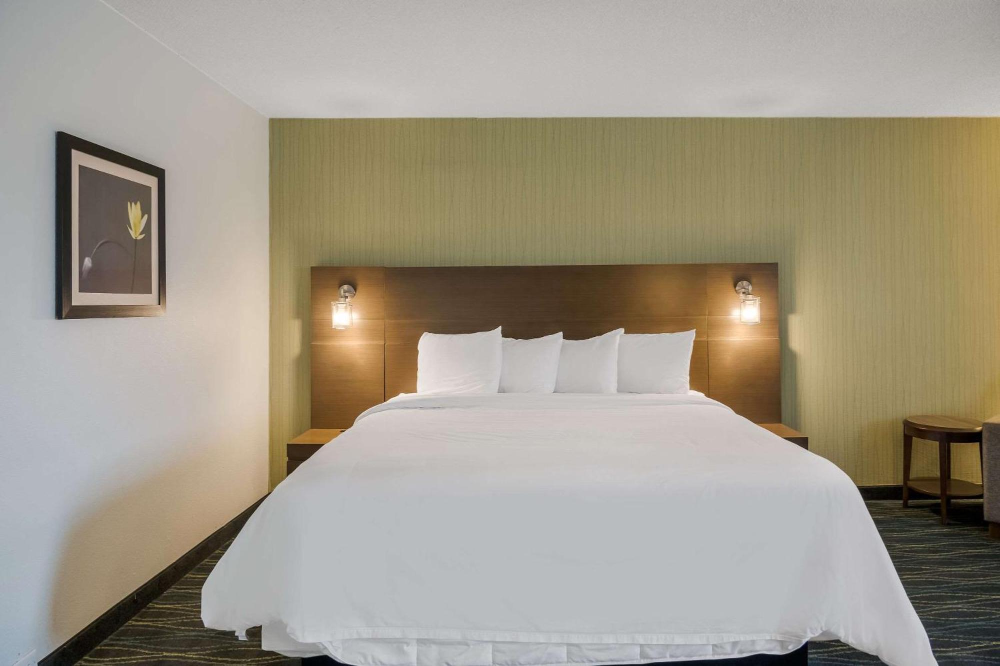 Hotel Radisson Riverfront 3*
