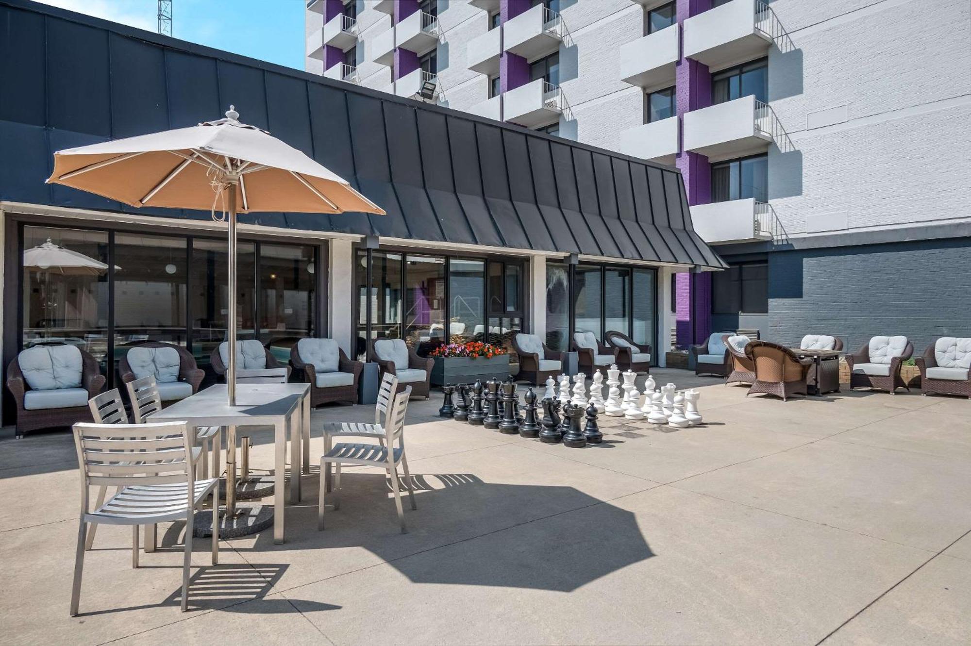 Radisson Riverfront 3*