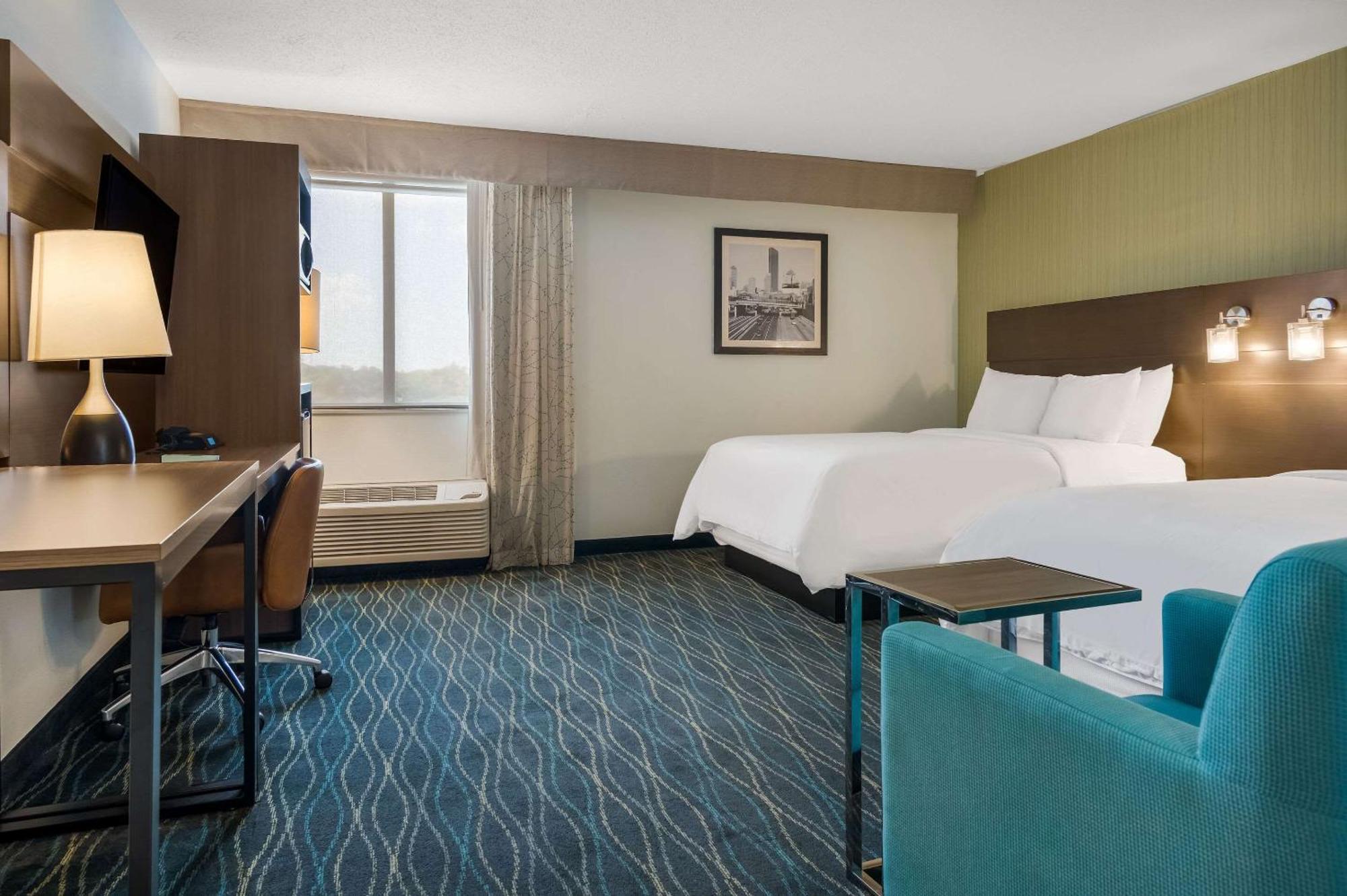 Radisson Riverfront