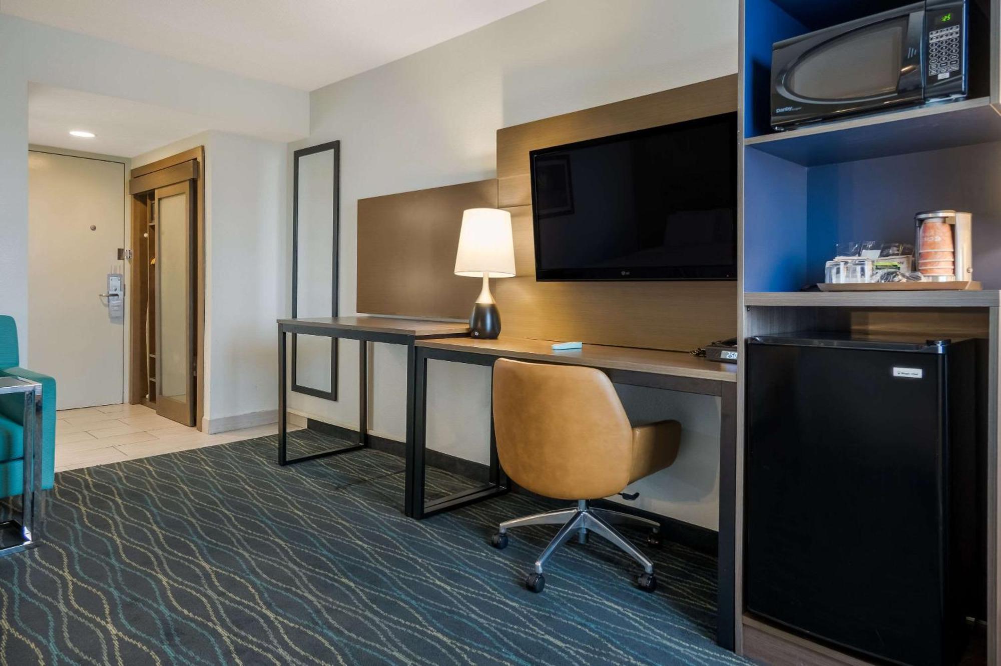 Radisson Riverfront Hotel