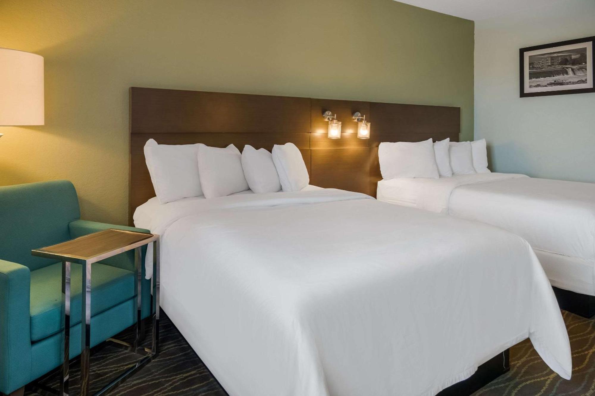 Hotel Radisson Riverfront 3*