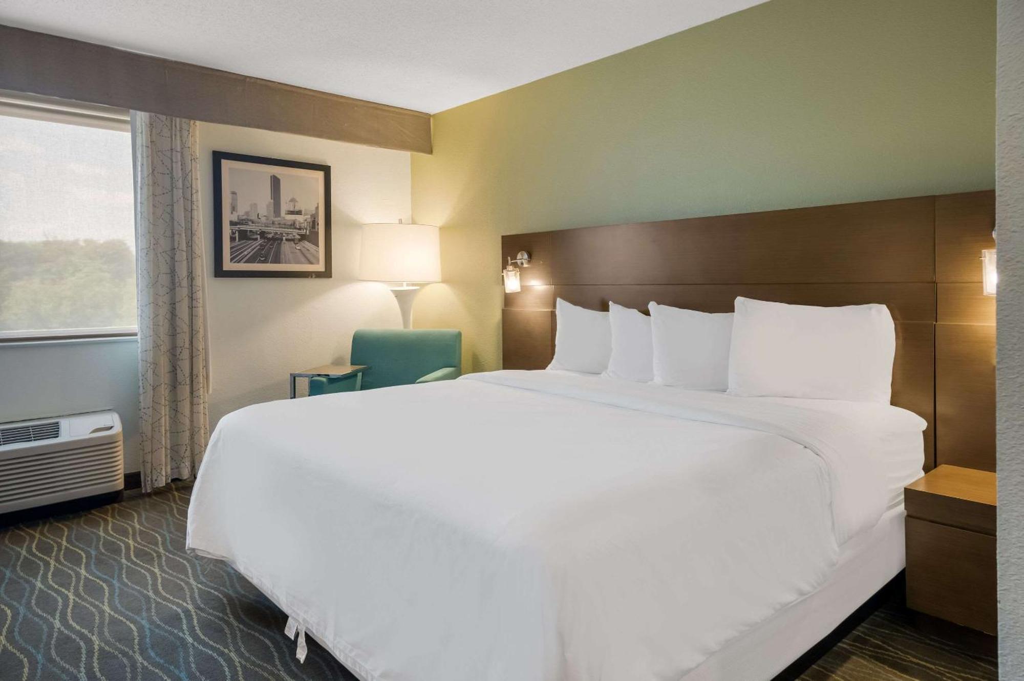 Radisson Riverfront 3*
