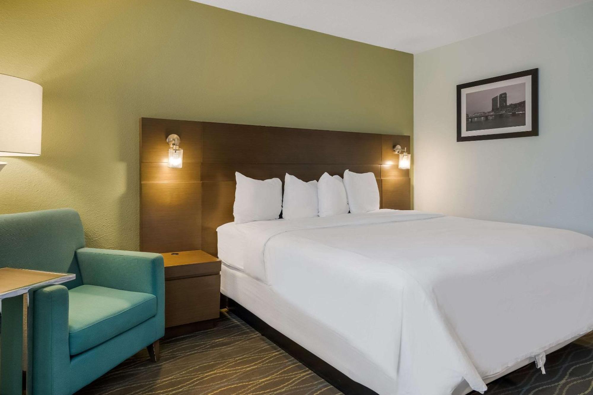 Radisson Riverfront