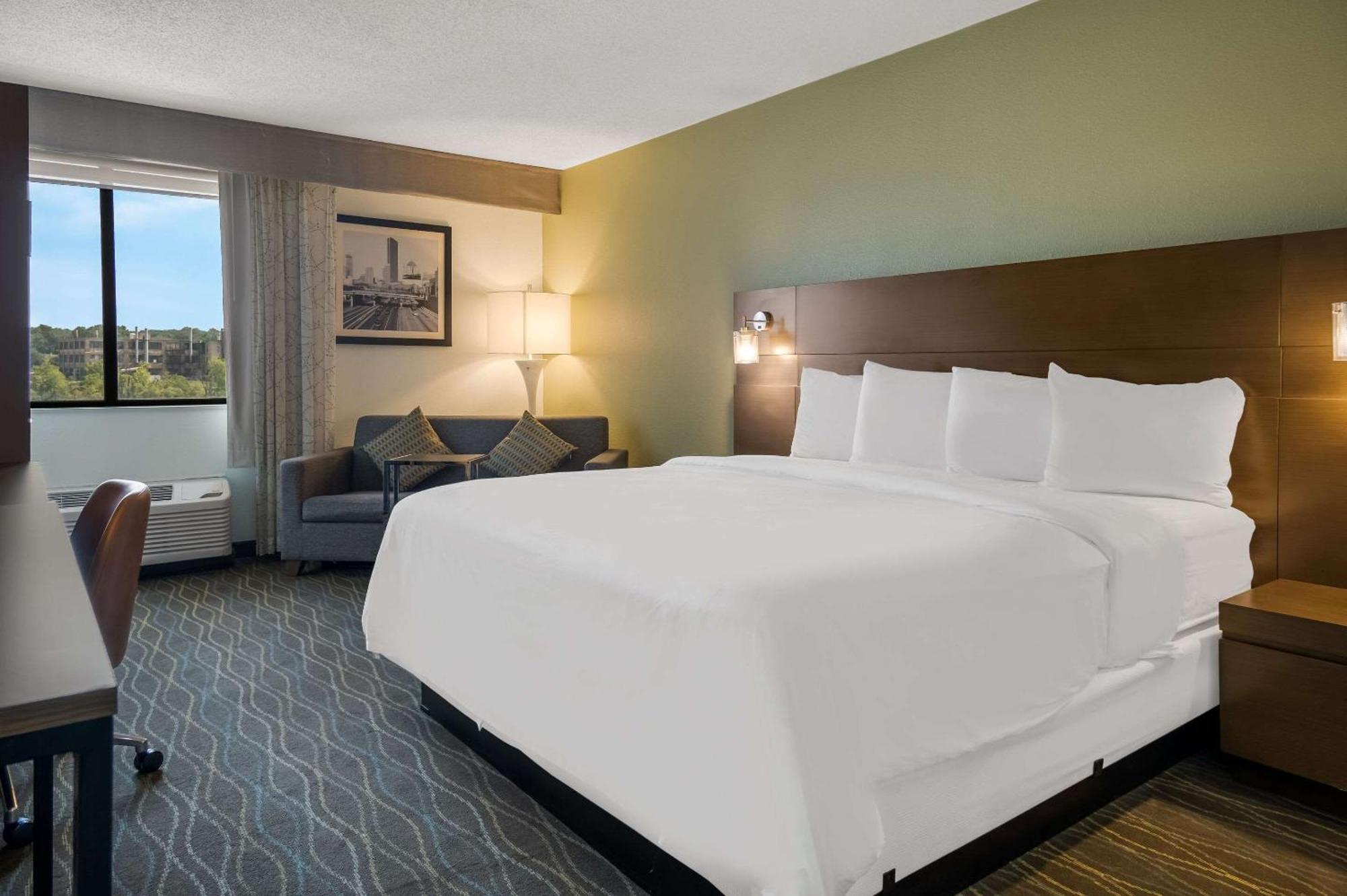 Radisson Riverfront Hotel 3*
