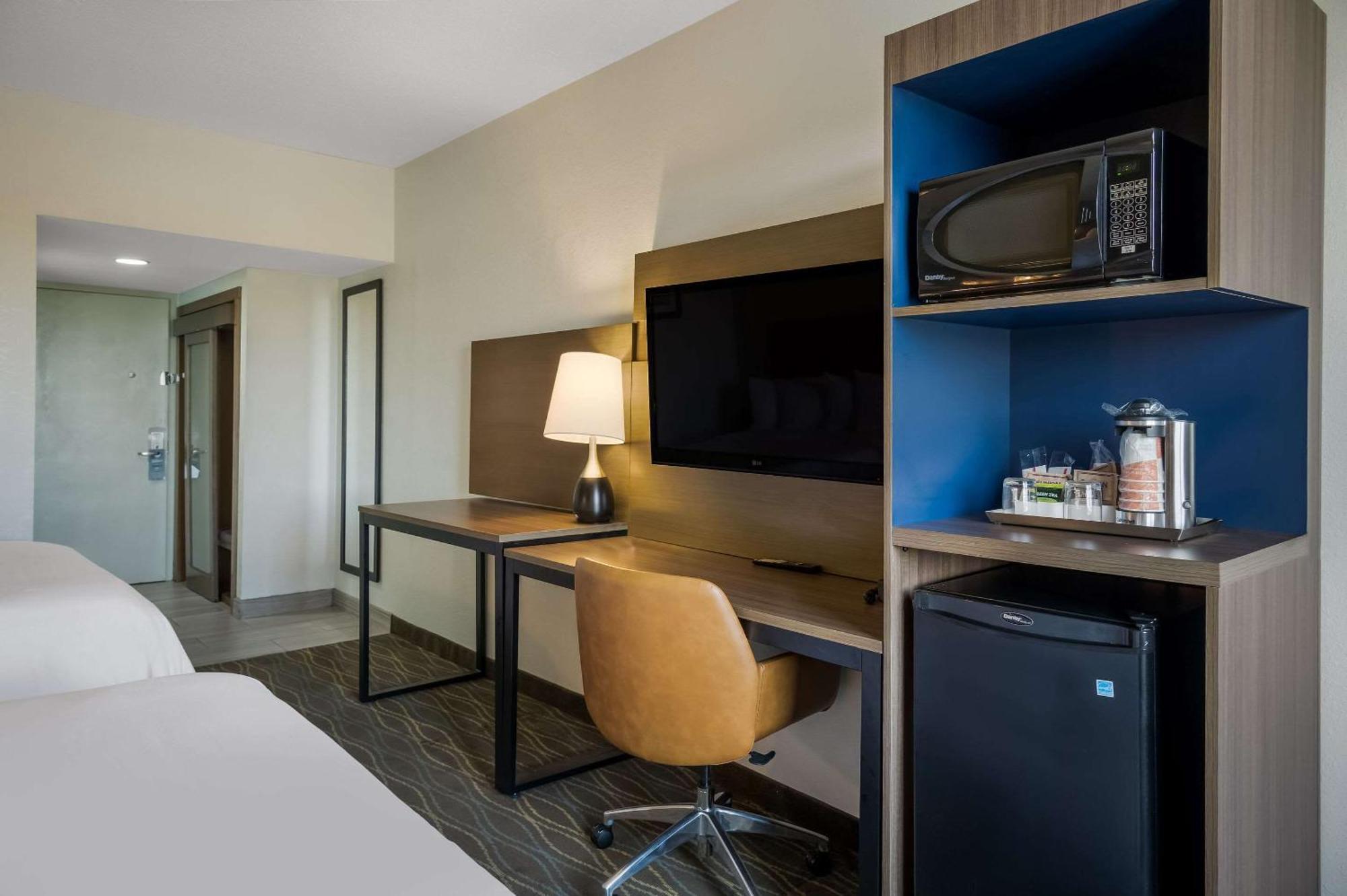 Radisson Riverfront Hotel 3*