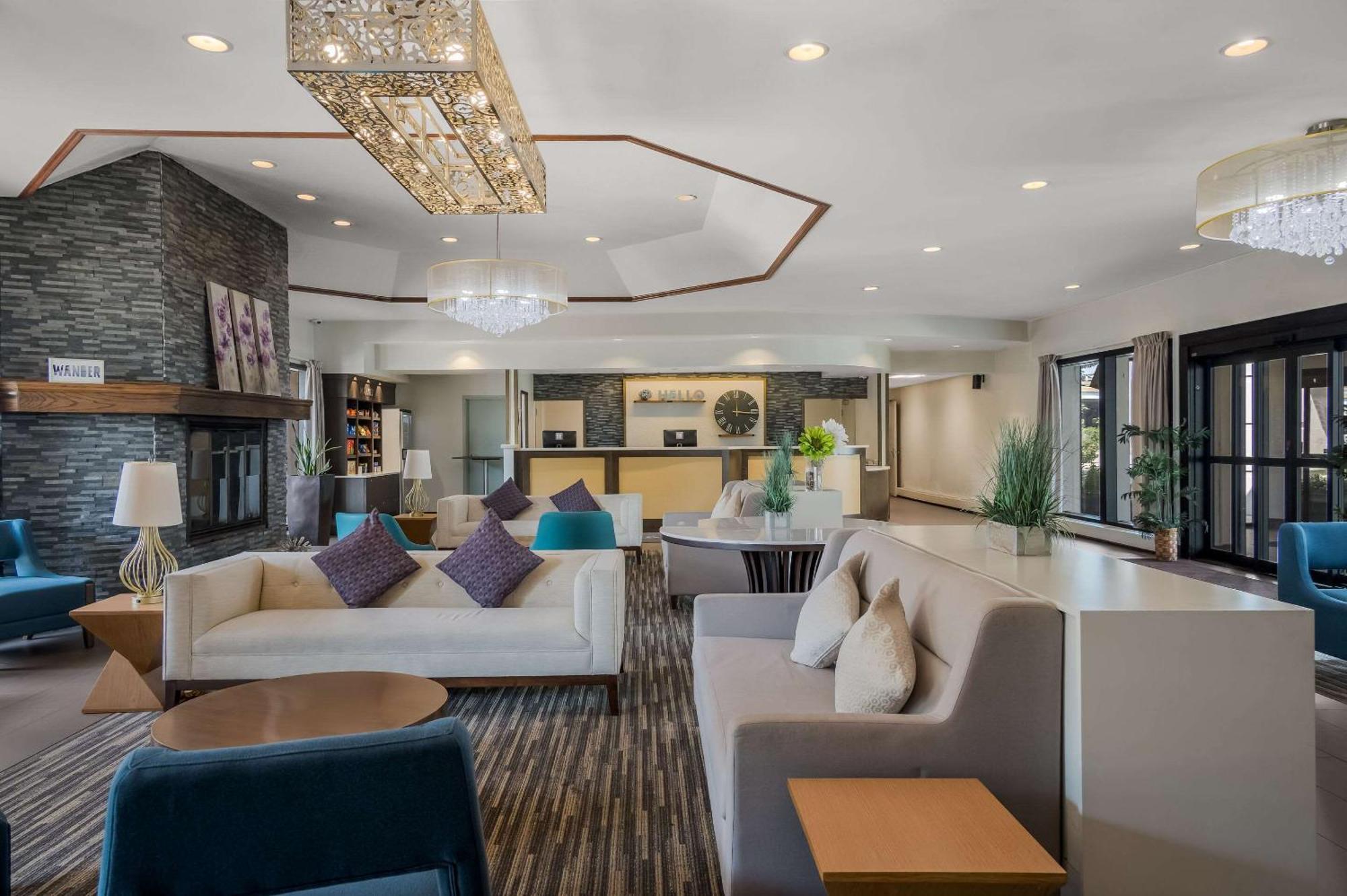 Radisson Riverfront