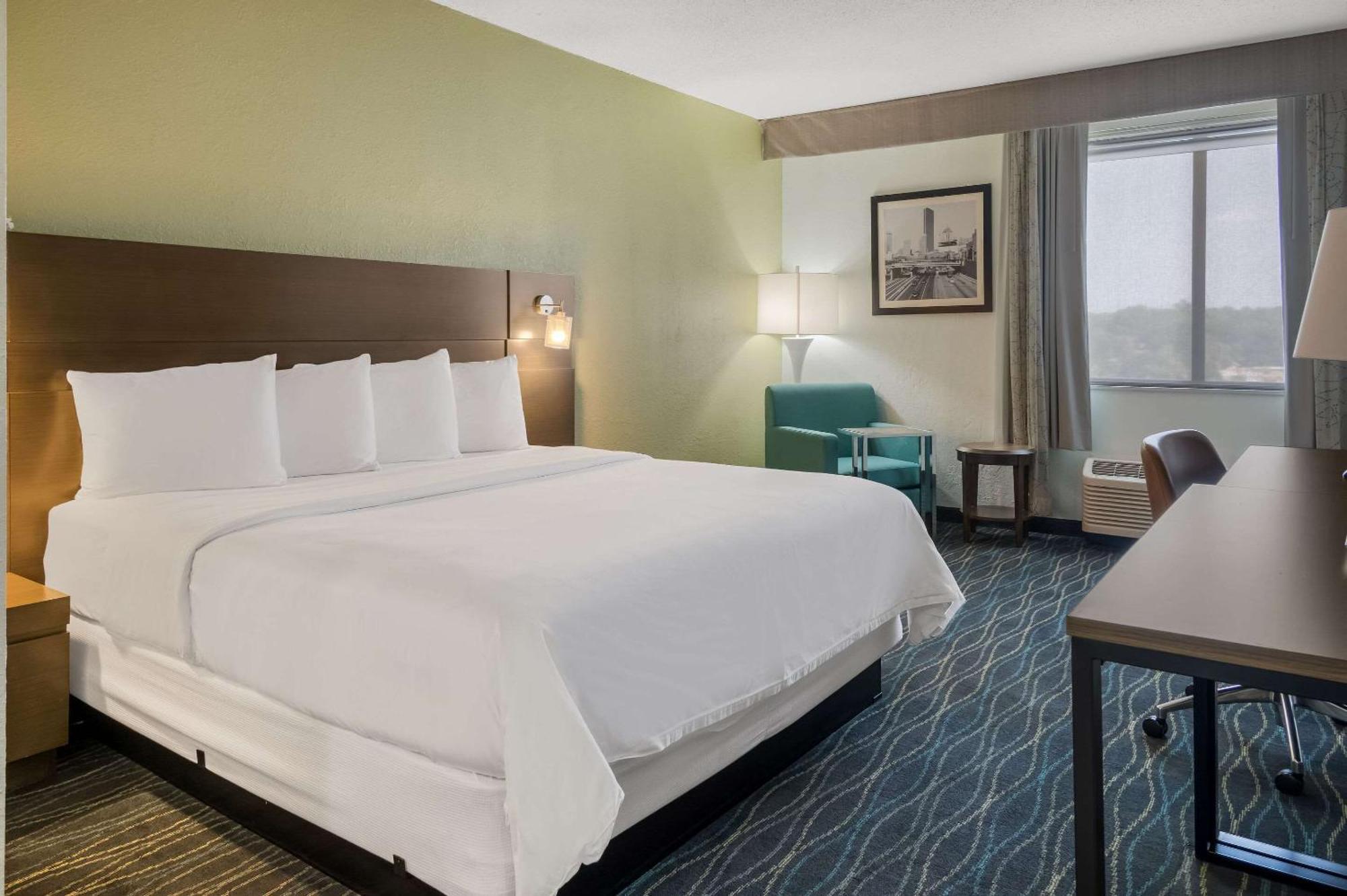Radisson Riverfront Hotel