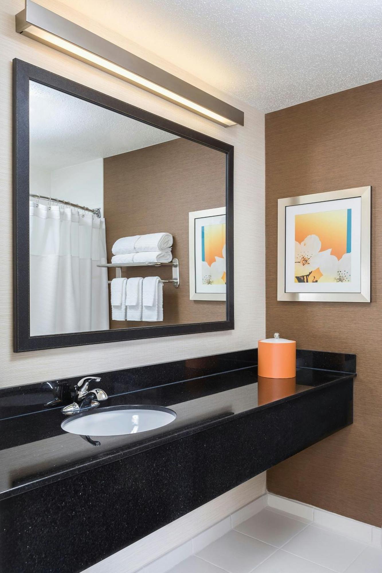 Hotel Fairfield & Grand Rapids