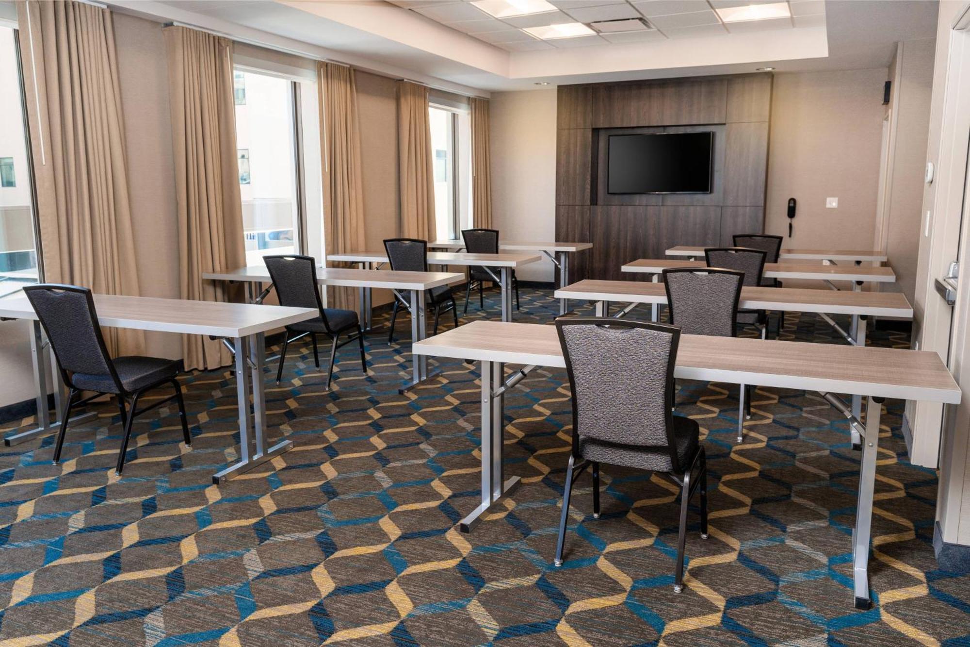 By Marriott Downtown Hotel