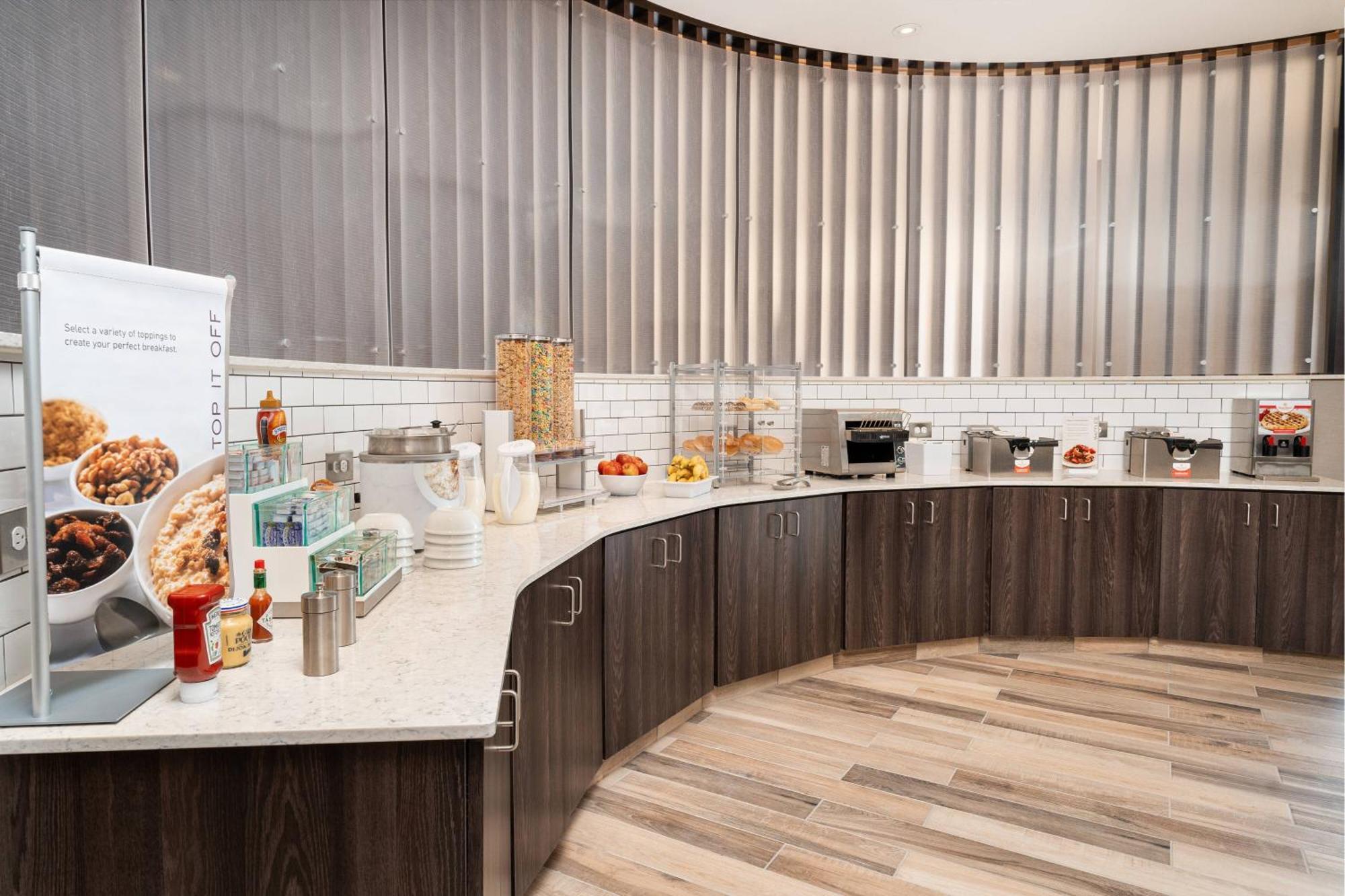 Hotel By Marriott Downtown 3*