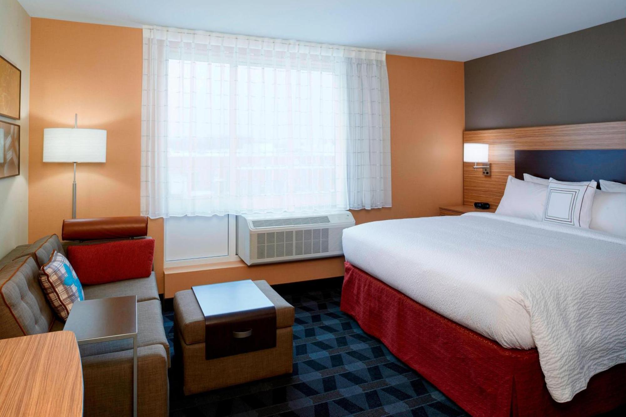 Hotel Towneplace By Marriott Airport