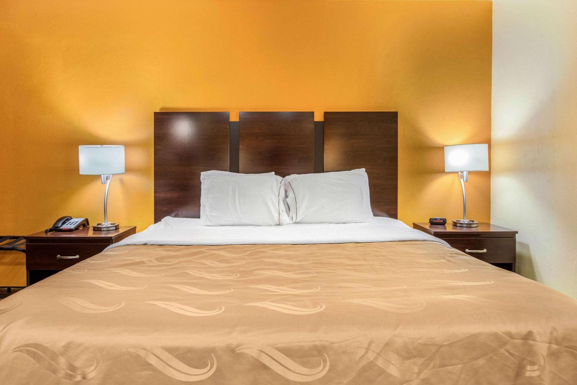 Inn Quality Near Downtown 2*