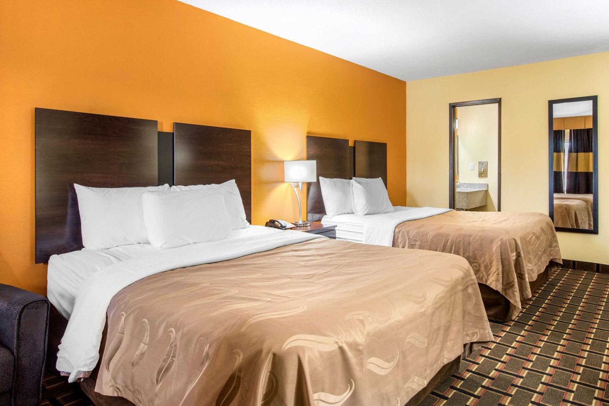 Quality Near Downtown Inn 2*