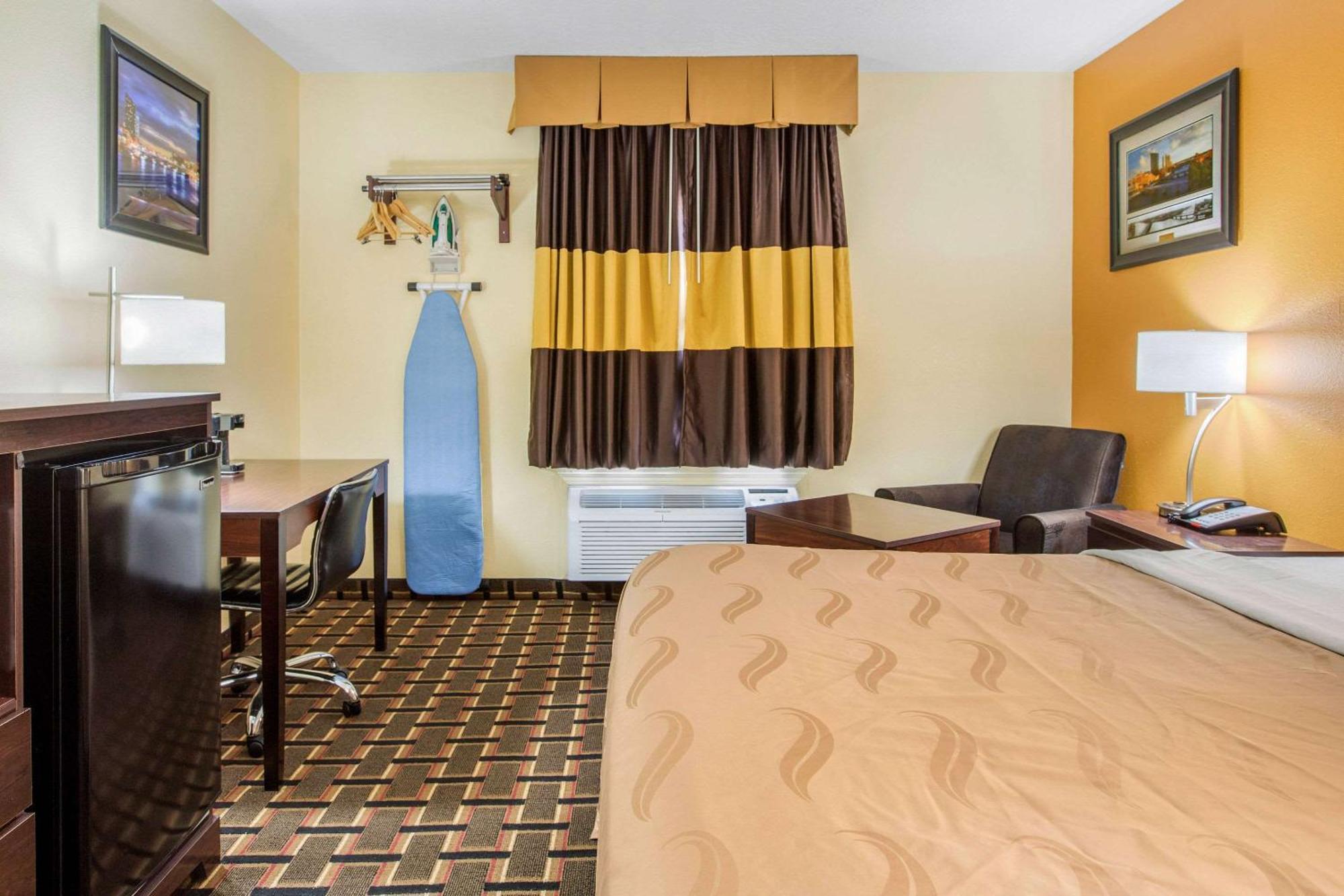 Inn Quality Near Downtown 2*