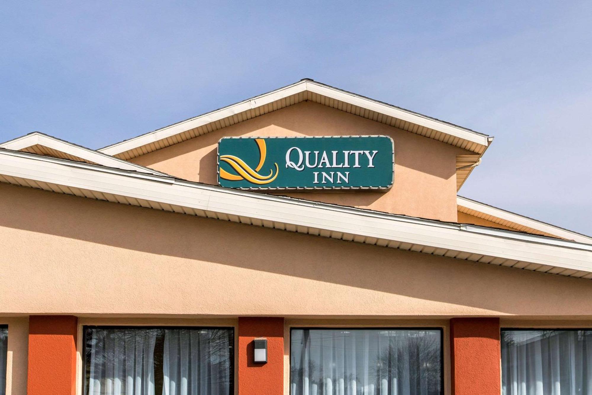Quality Near Downtown Inn 2*