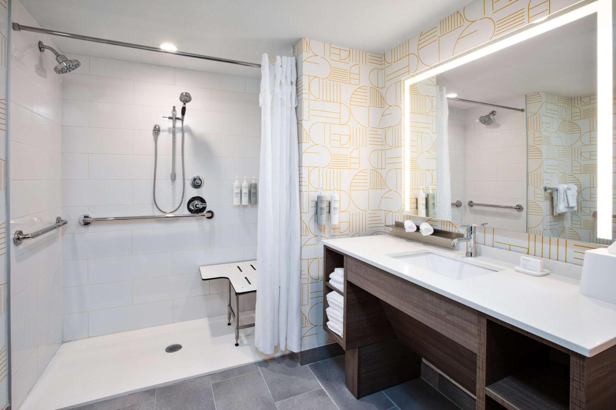 Home2 By Hilton Northeast 3*