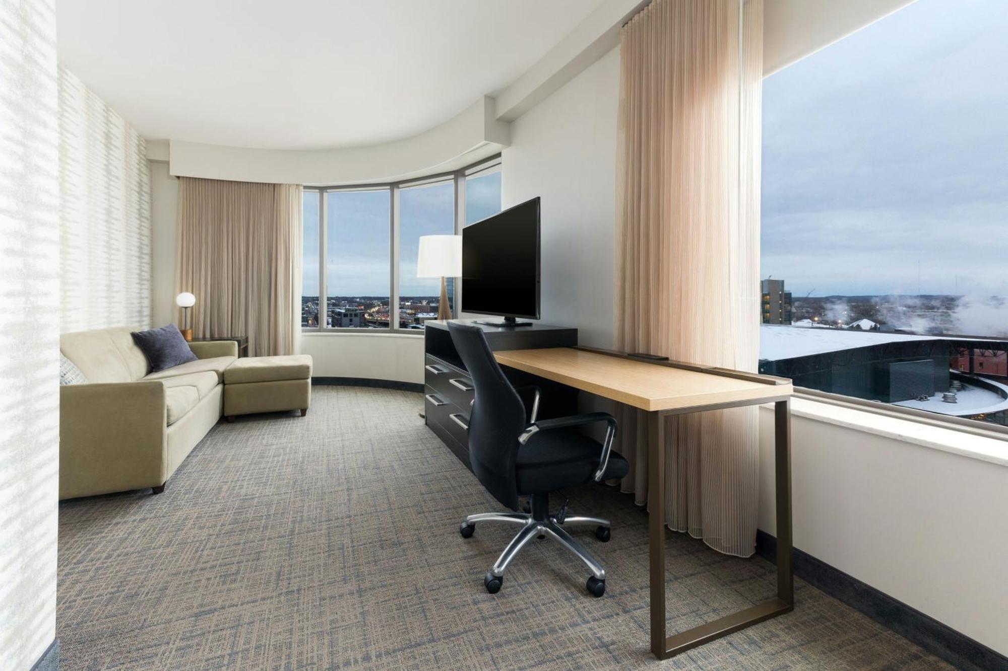 By Marriott Downtown 3*