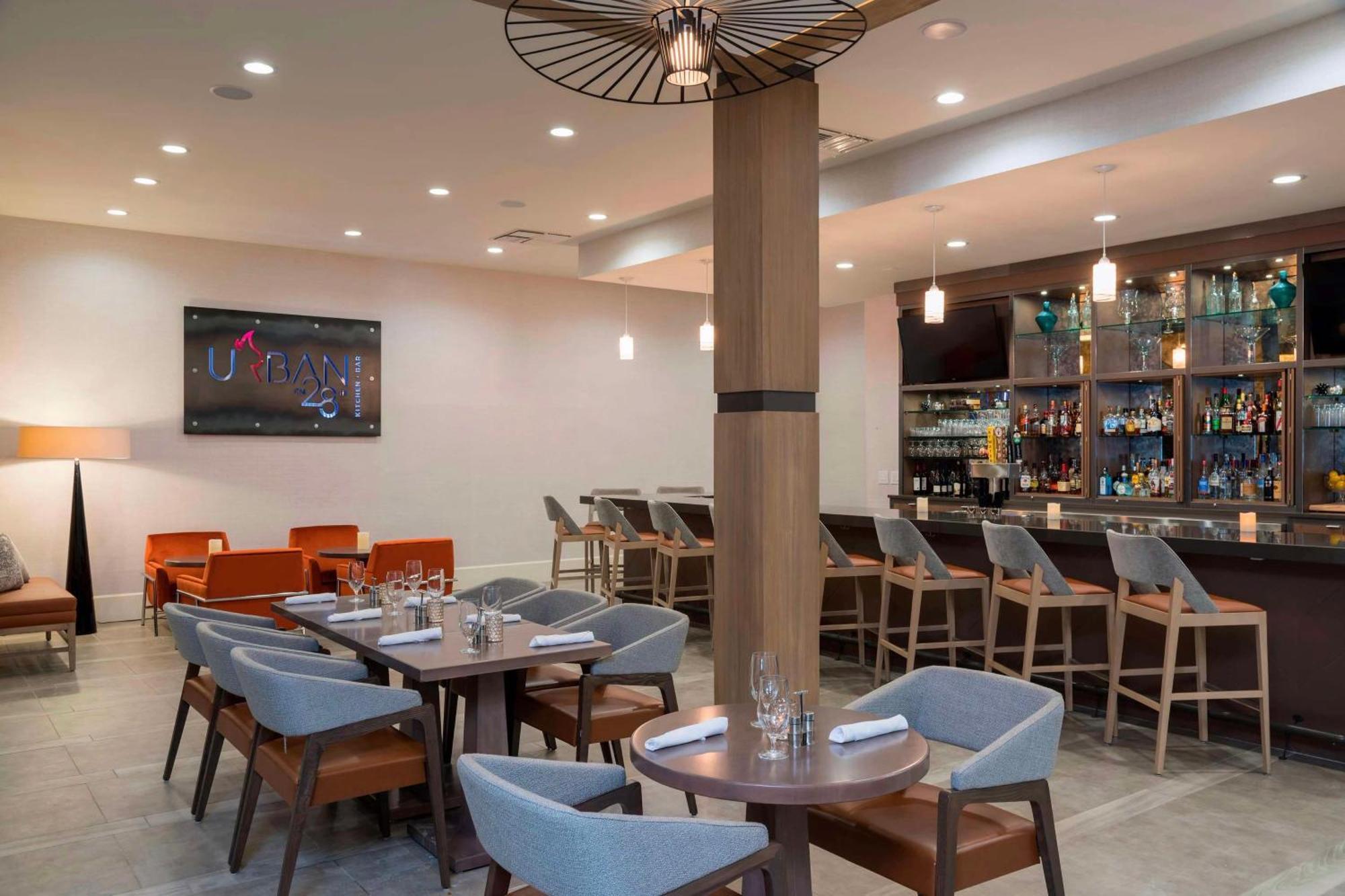 Sonesta Airport Hotel 3*
