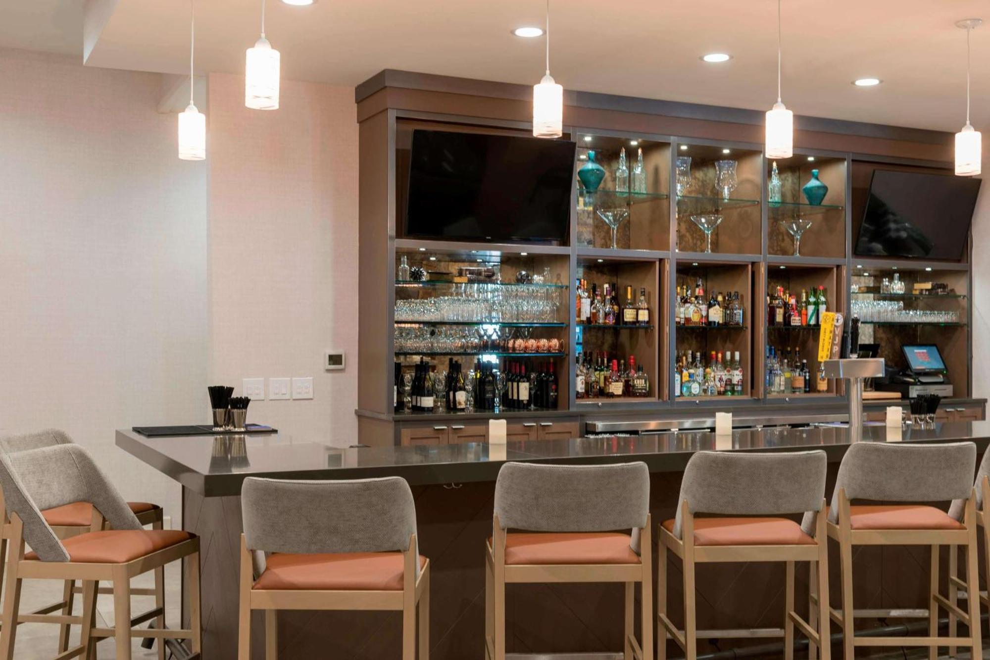 Hotel Sonesta Airport Grand Rapids