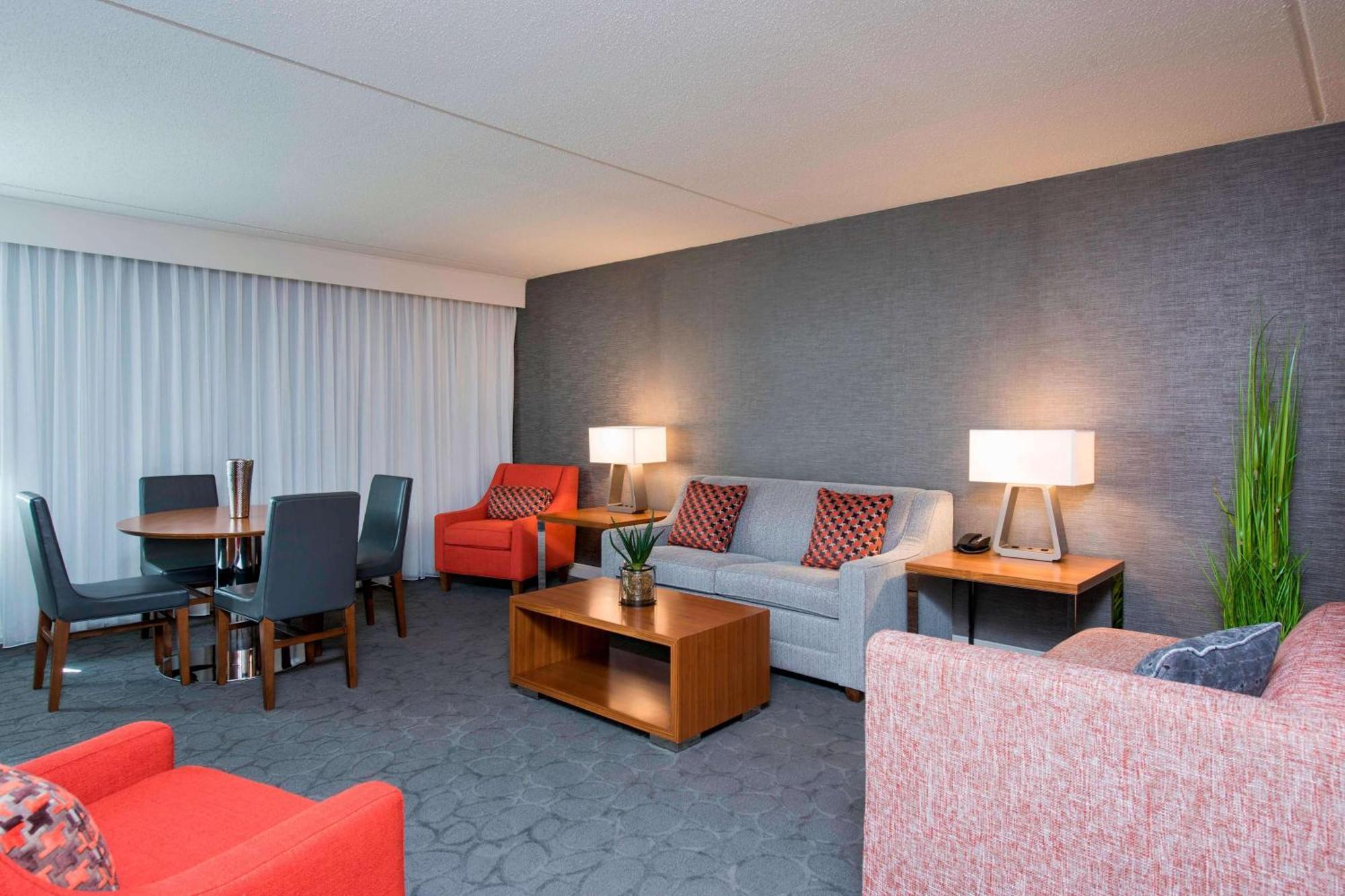 Hotel Sonesta Airport Grand Rapids