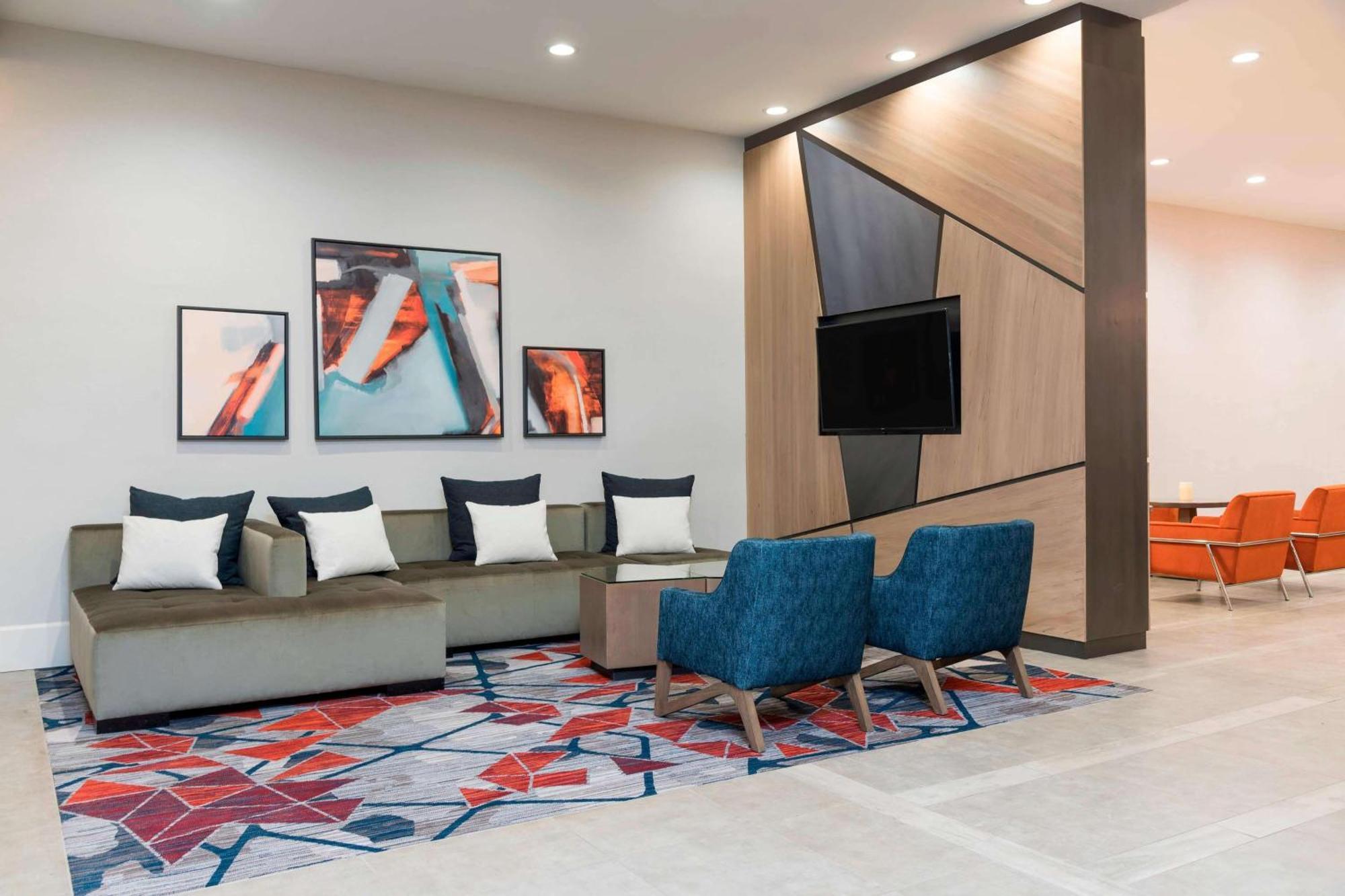Hotel Sonesta Airport 3*