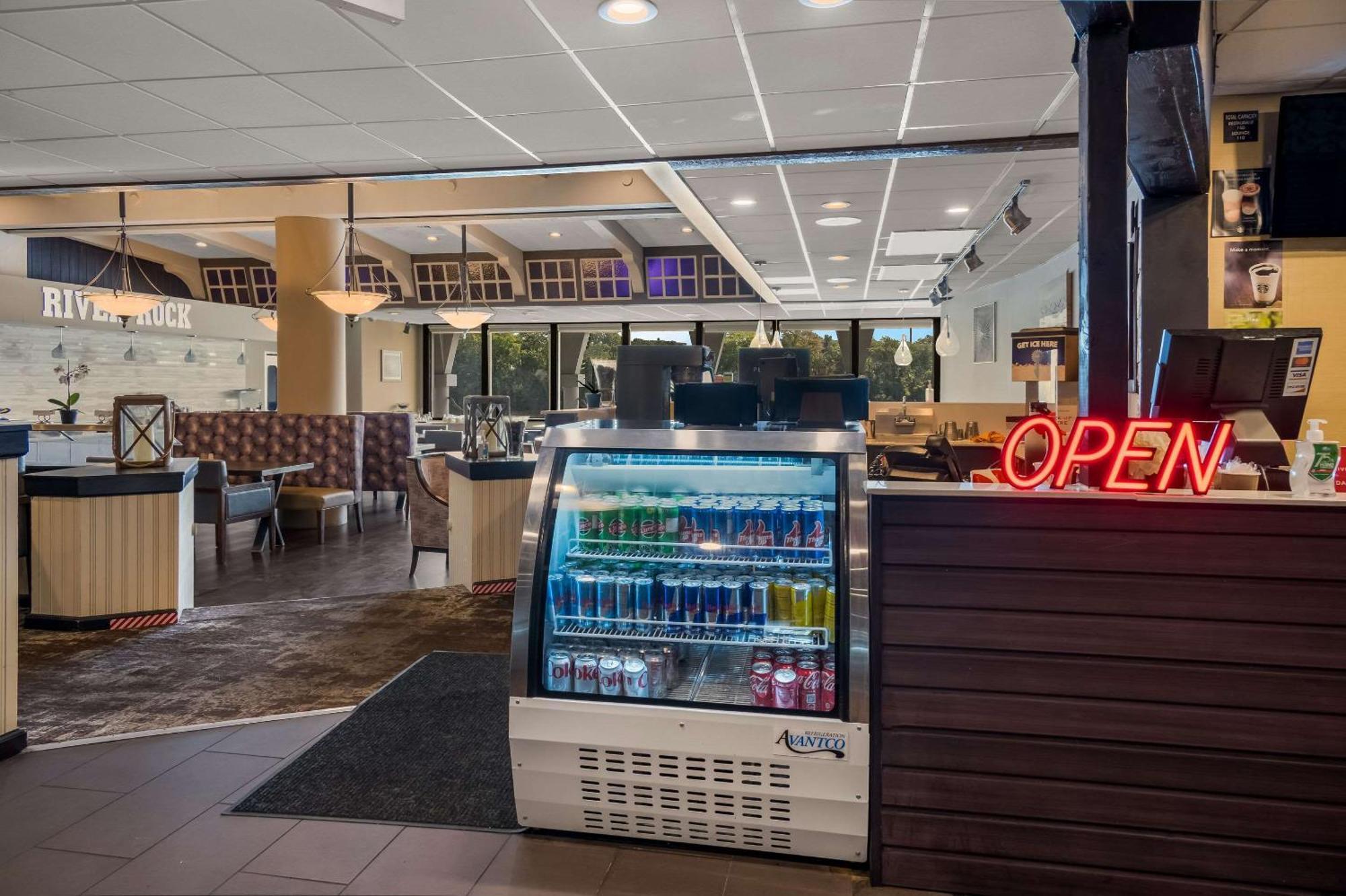 Radisson Riverfront Hotel 3*